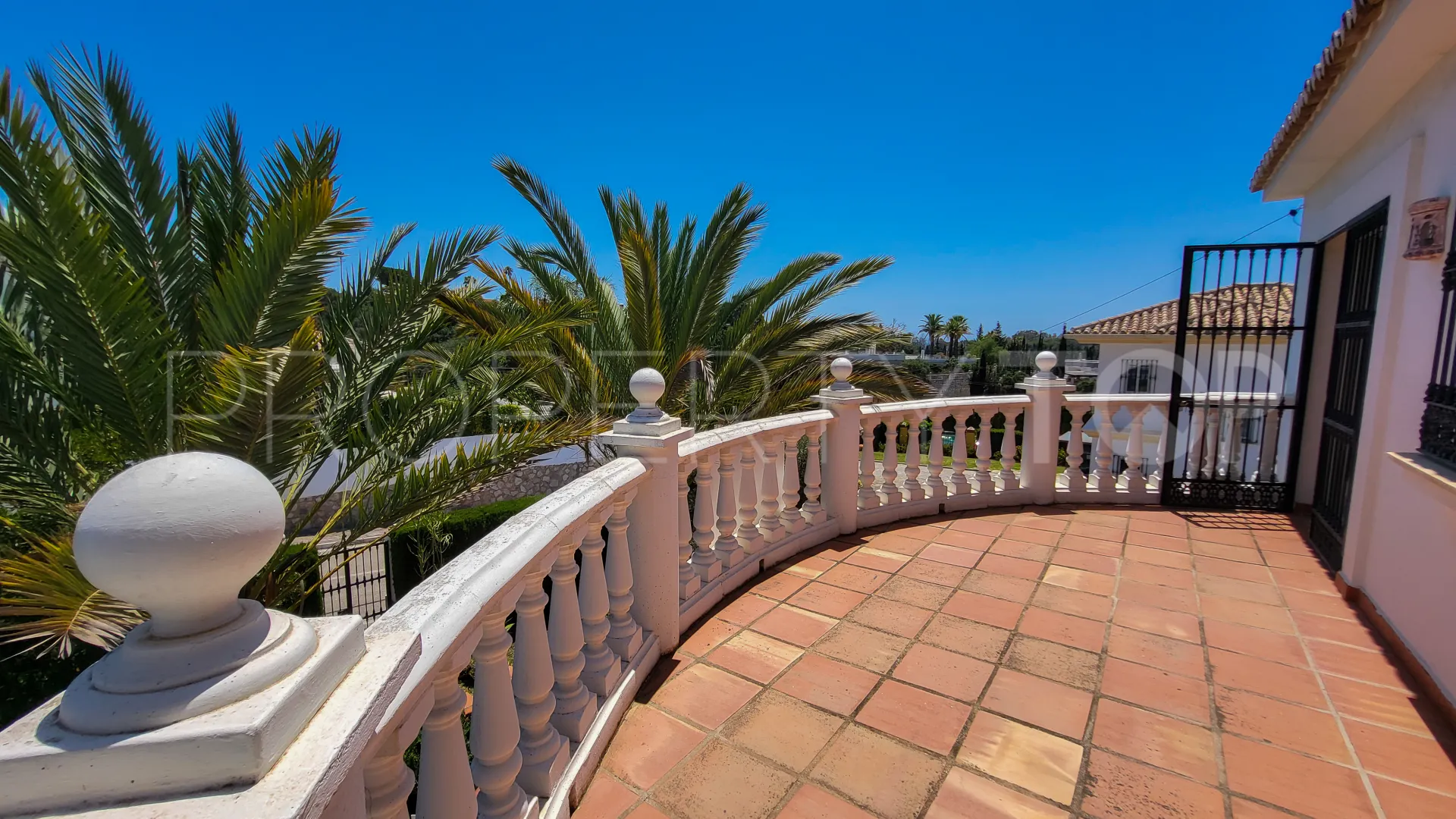 Comprar villa en Elviria