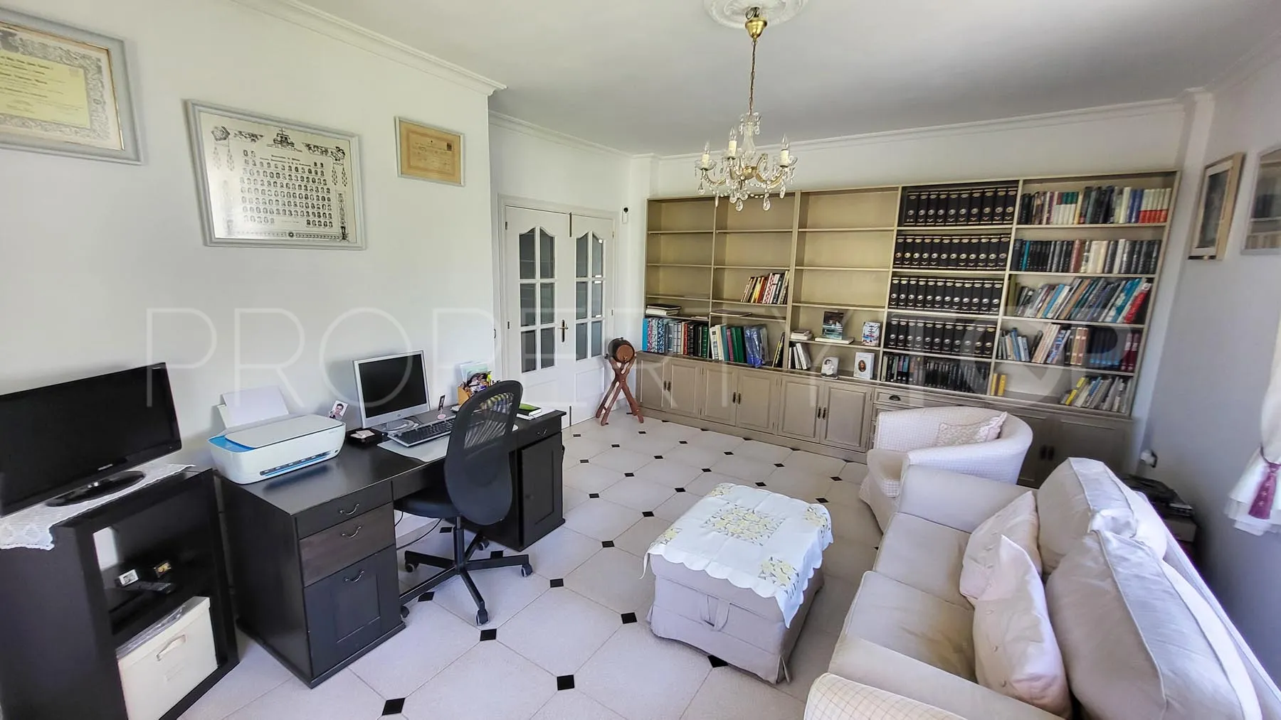 Comprar villa en Elviria