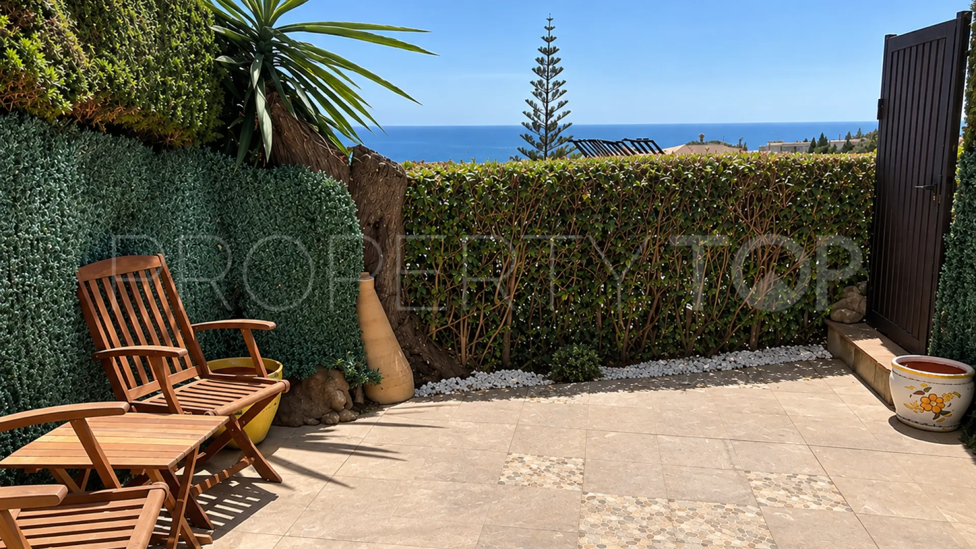 For sale apartment in Calahonda with 2 bedrooms