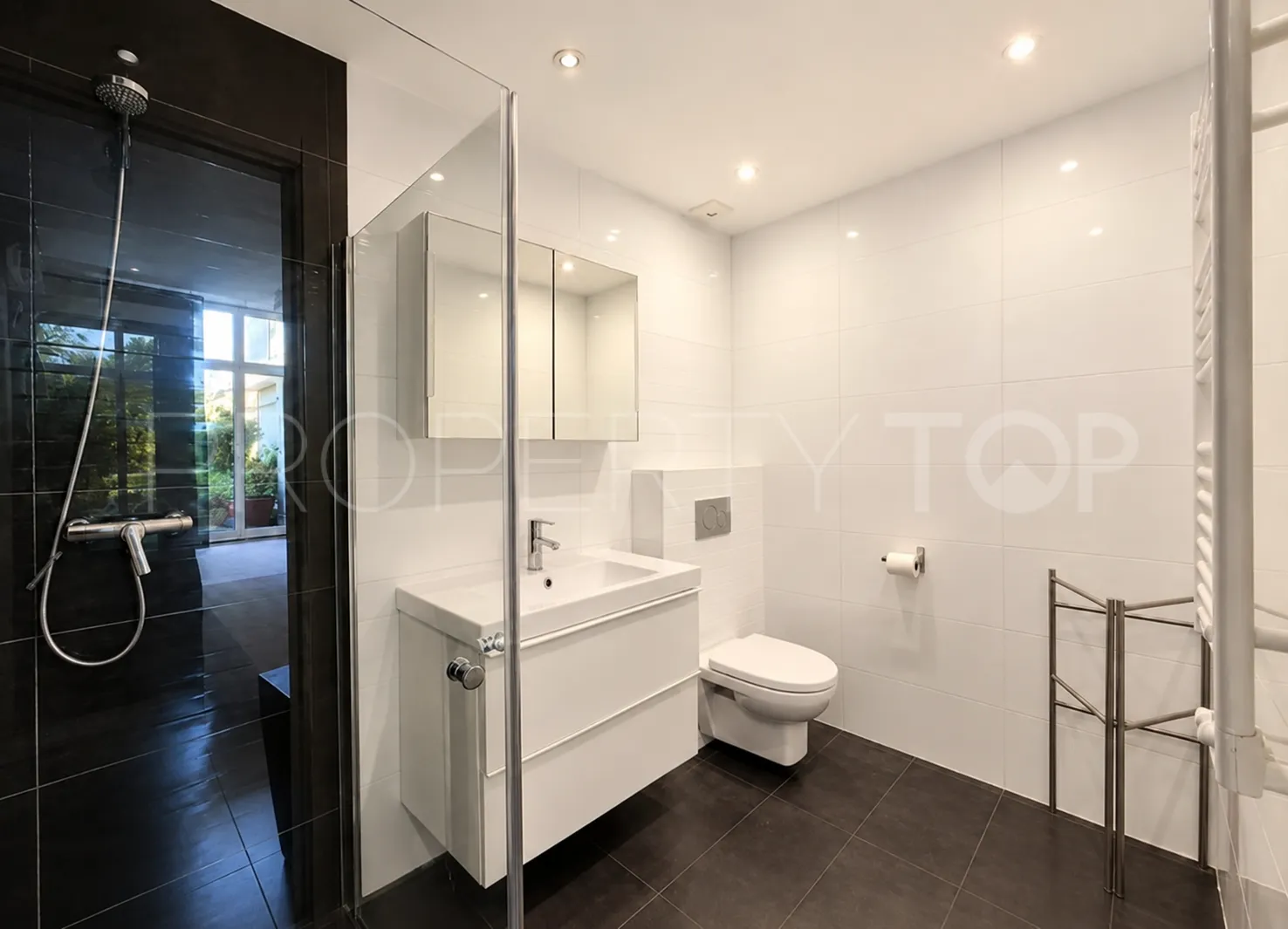 Apartment for sale in El Faro with 3 bedrooms