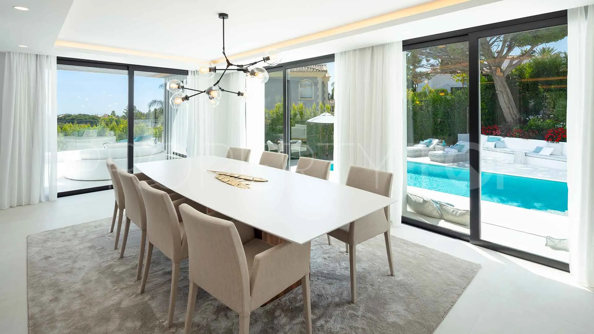 Villa for sale in Nueva Andalucia