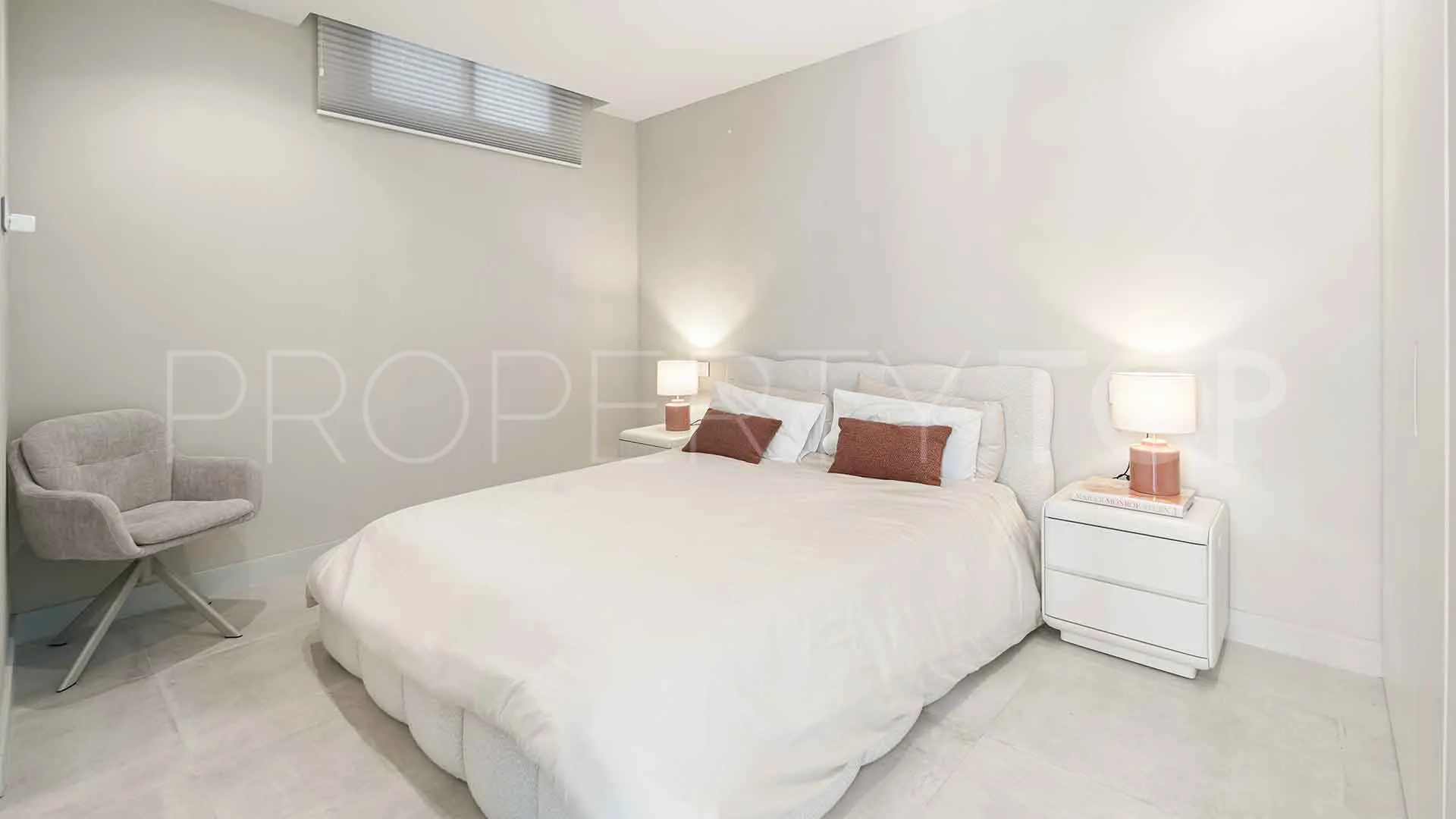 For sale villa in Estepona East with 4 bedrooms