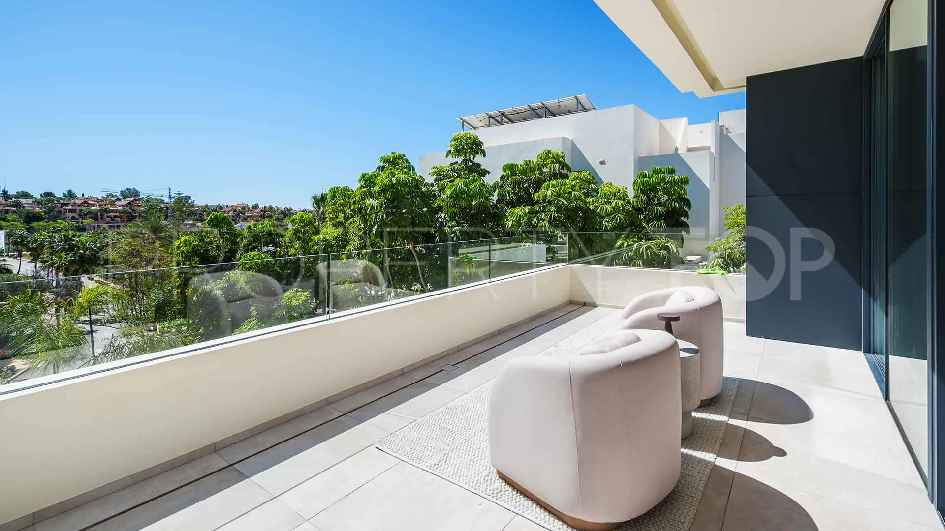 For sale villa in Estepona East with 4 bedrooms