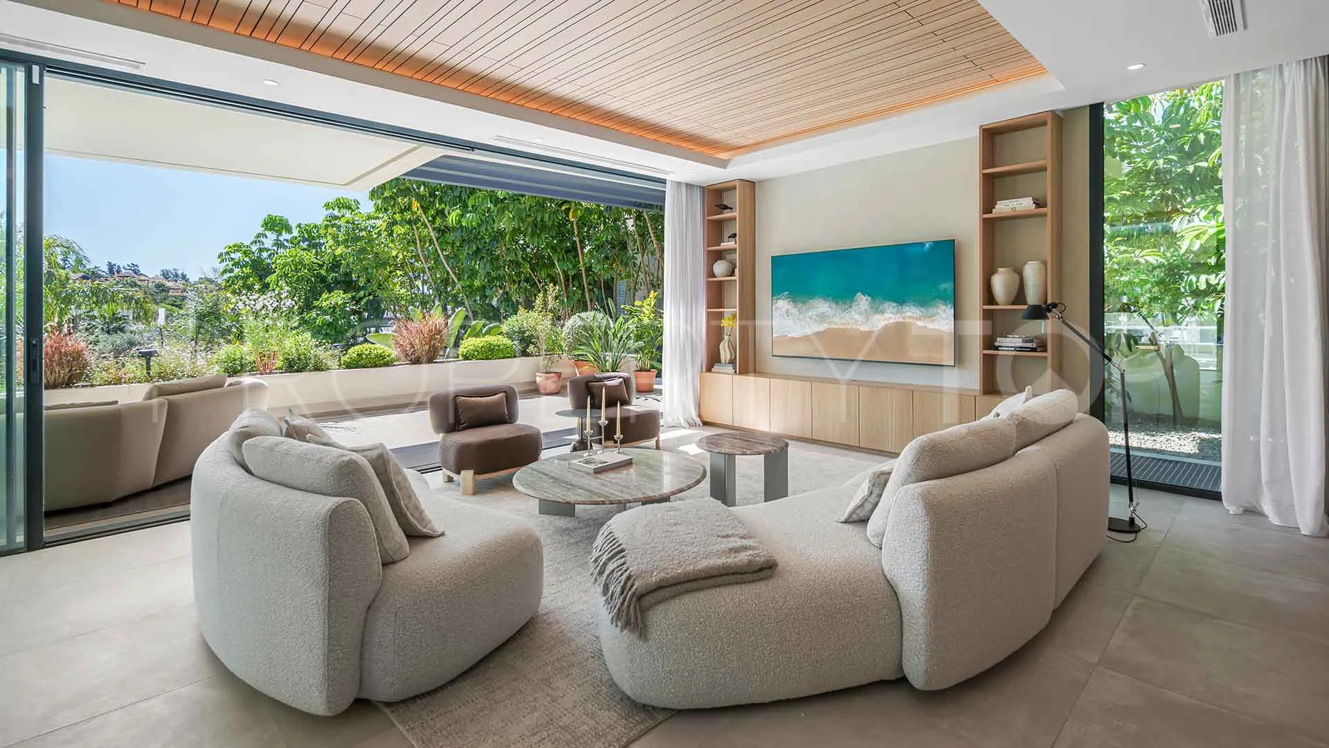 For sale villa in Estepona East with 4 bedrooms