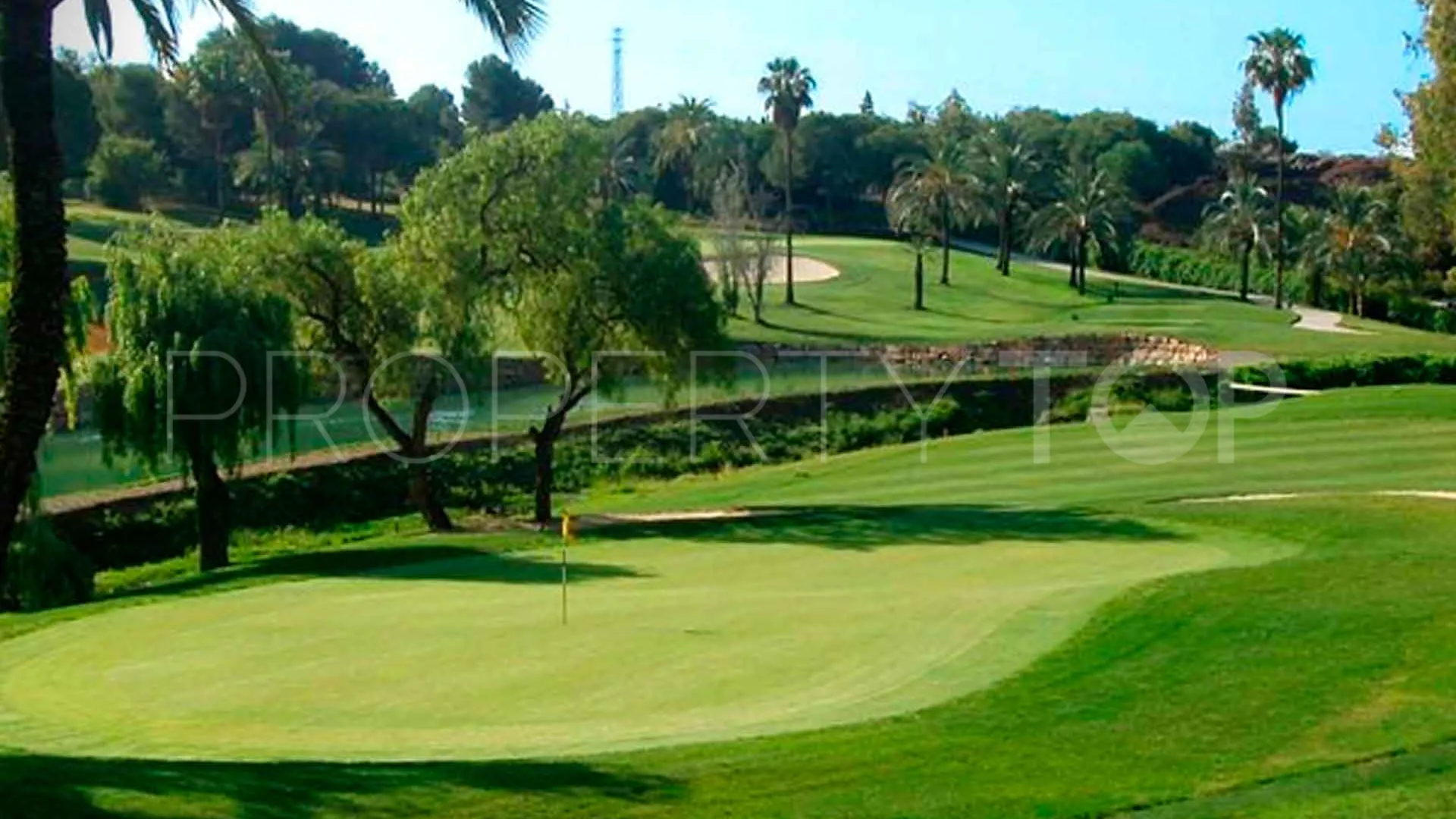 For sale villa in Estepona East with 4 bedrooms