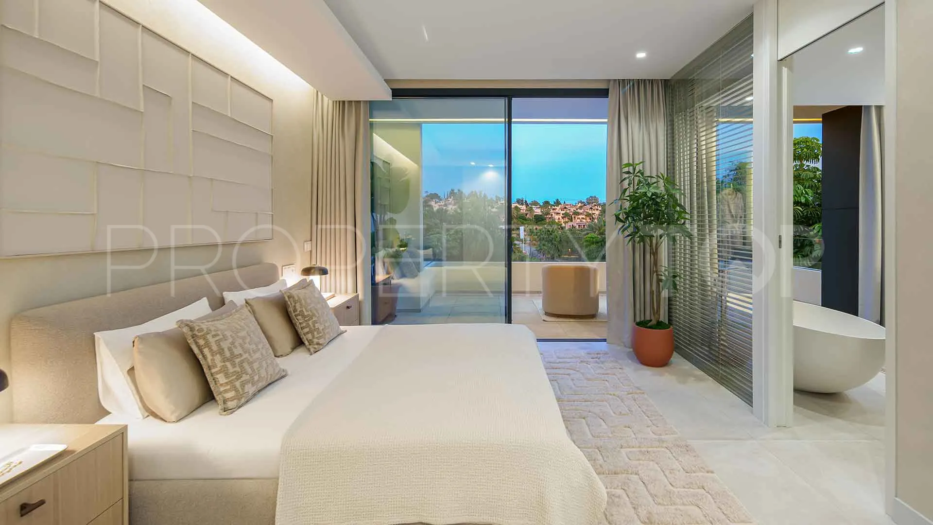 For sale villa in Estepona East with 4 bedrooms