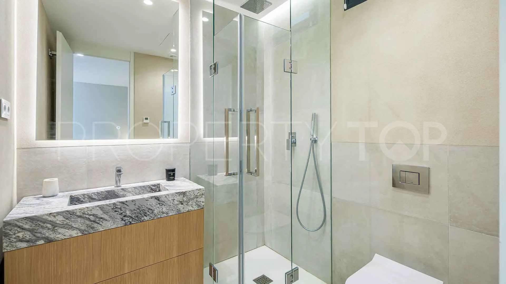 For sale villa in Estepona East with 4 bedrooms