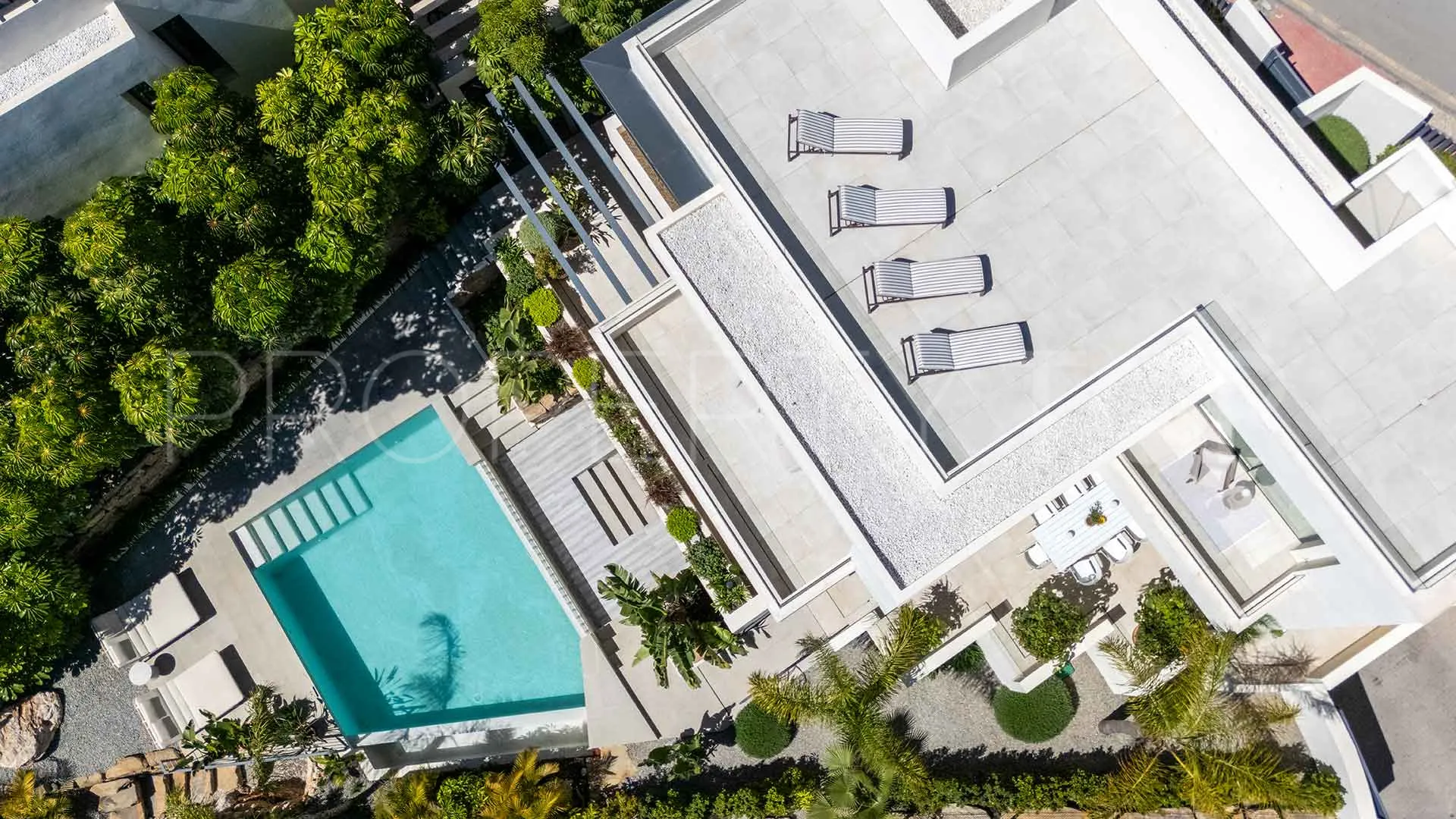 For sale villa in Estepona East with 4 bedrooms