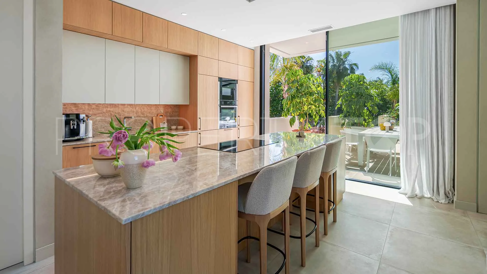 For sale villa in Estepona East with 4 bedrooms