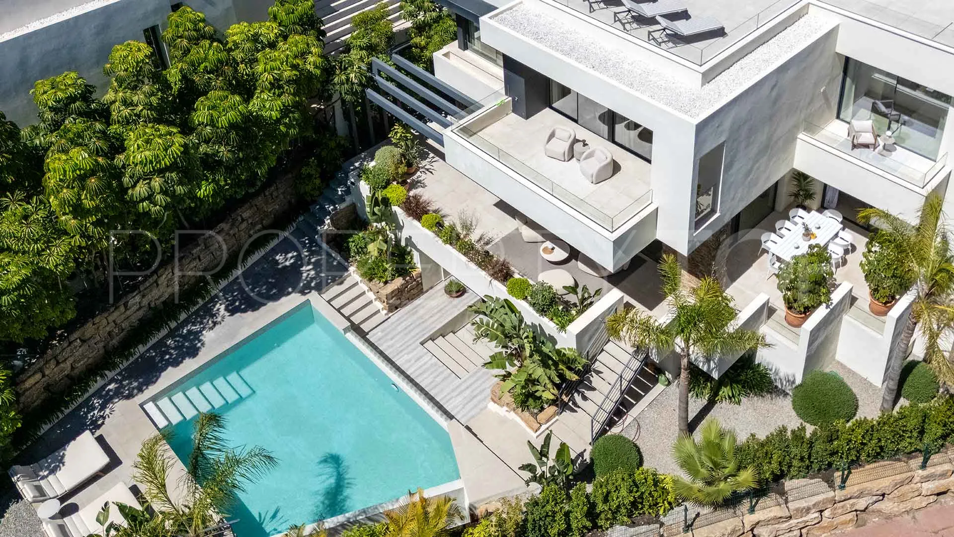 For sale villa in Estepona East with 4 bedrooms