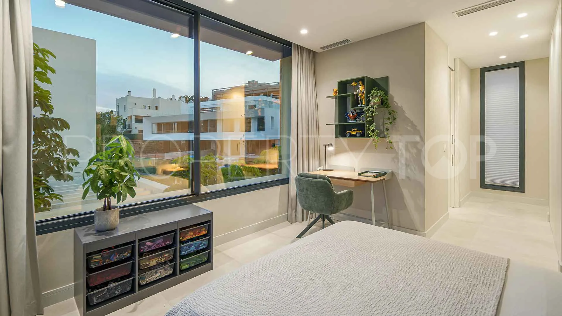 For sale villa in Estepona East with 4 bedrooms