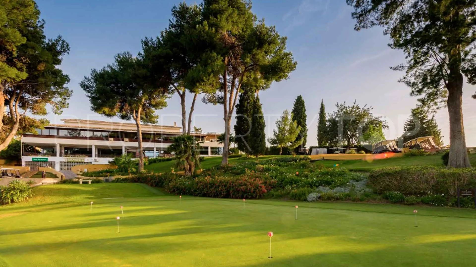 For sale villa in Estepona East with 4 bedrooms