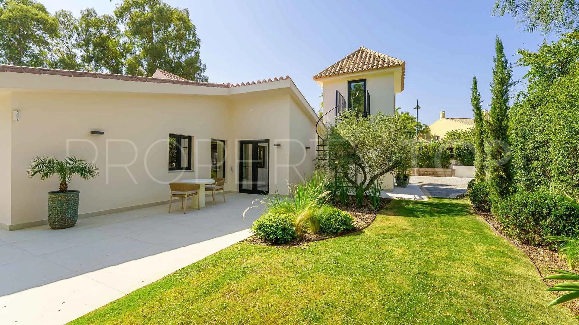 5 bedrooms villa for sale in Marbella - Puerto Banus