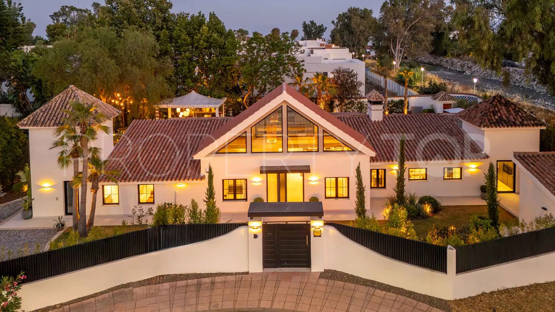 5 bedrooms villa for sale in Marbella - Puerto Banus
