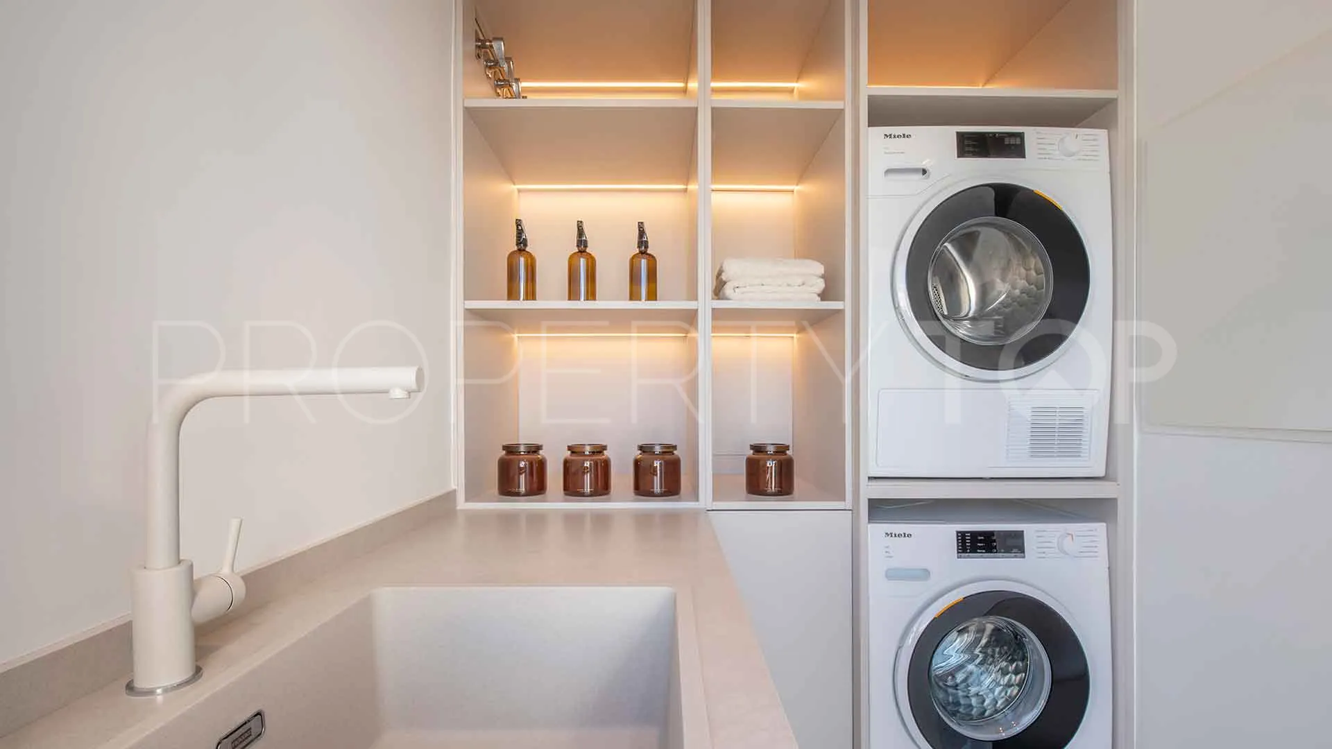 For sale 3 bedrooms penthouse in Dominion Beach