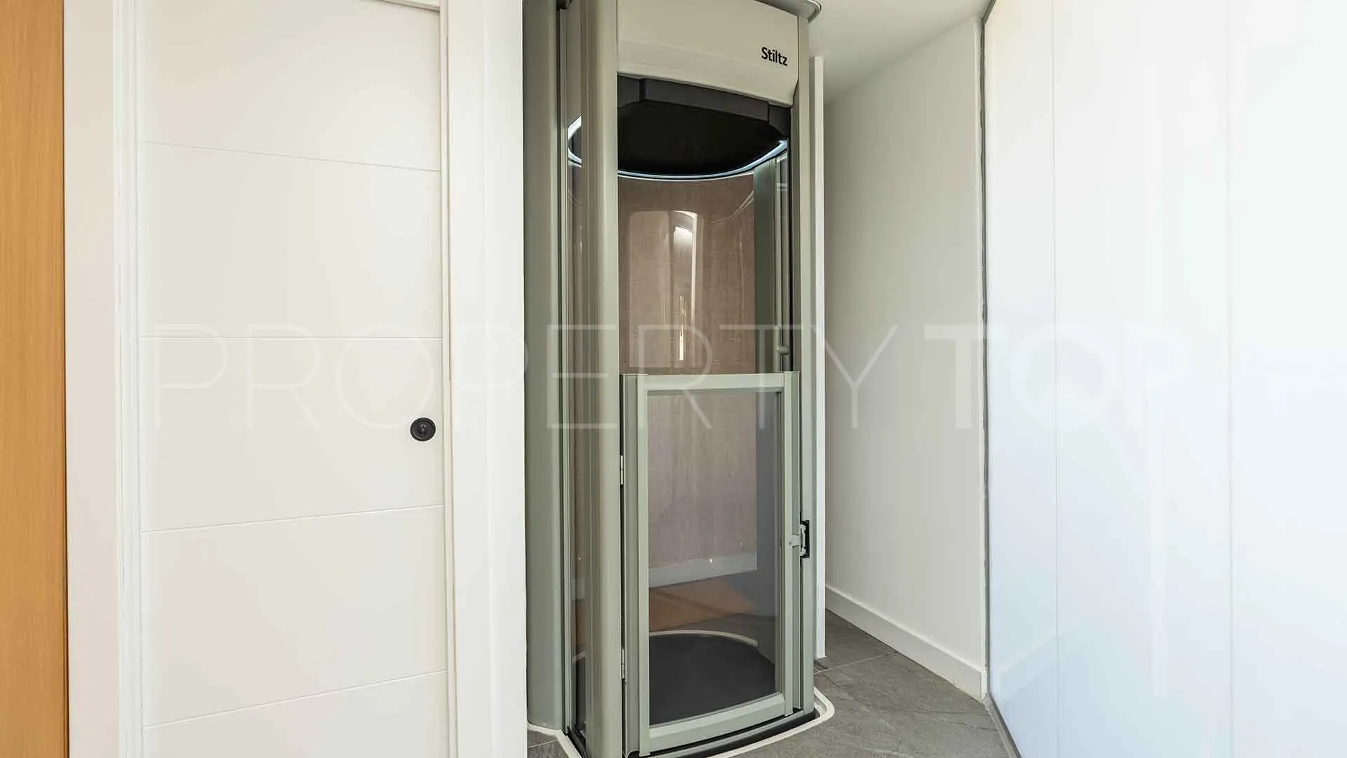 Penthouse for sale in Playa de la Fontanilla with 1 bedroom