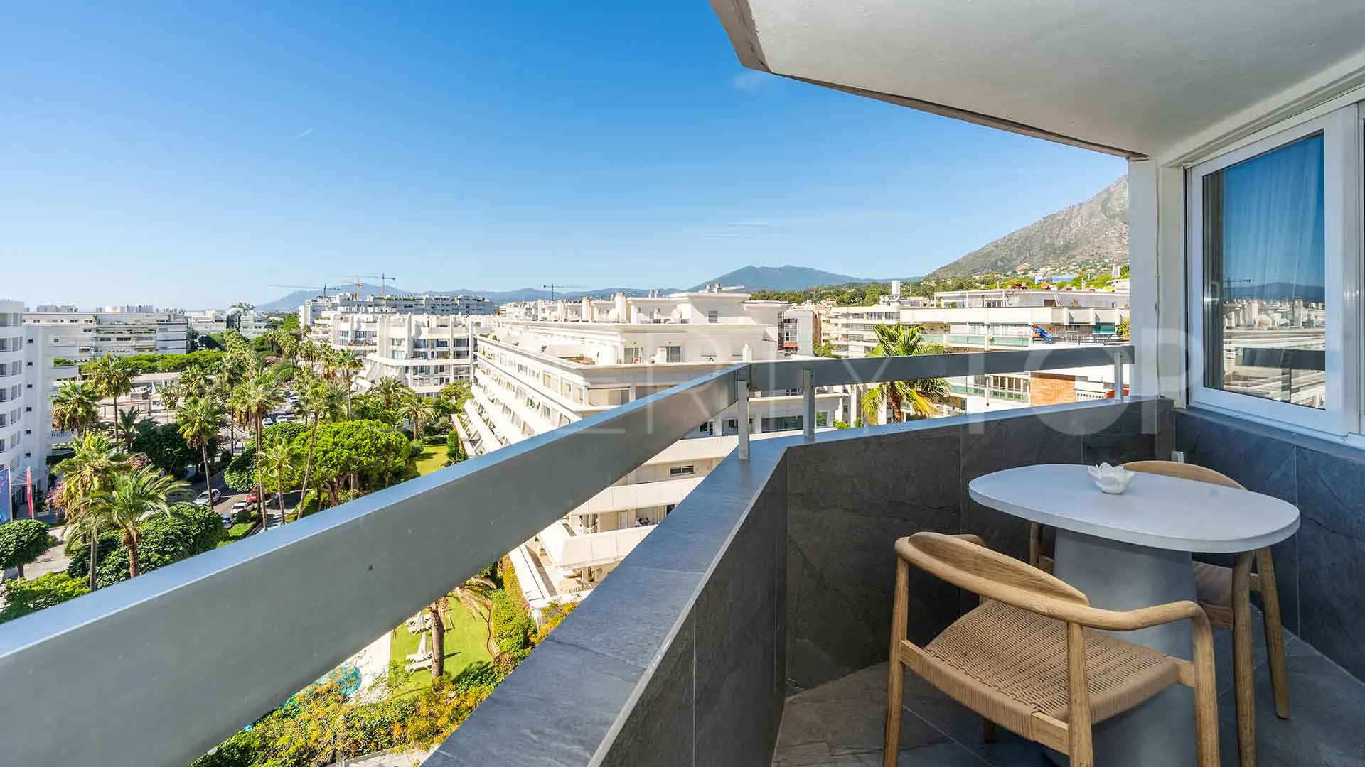 Penthouse for sale in Playa de la Fontanilla with 1 bedroom