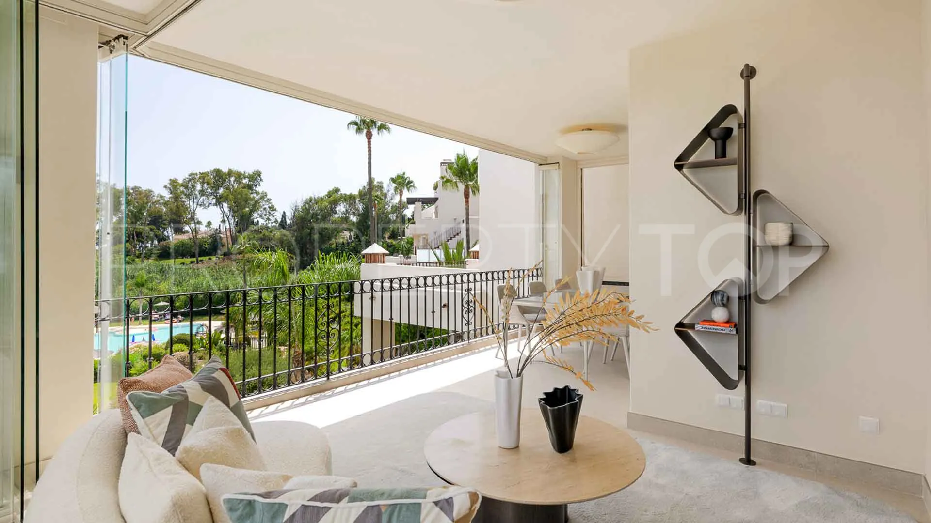 Se vende apartamento de 3 dormitorios en Bahía del Velerín