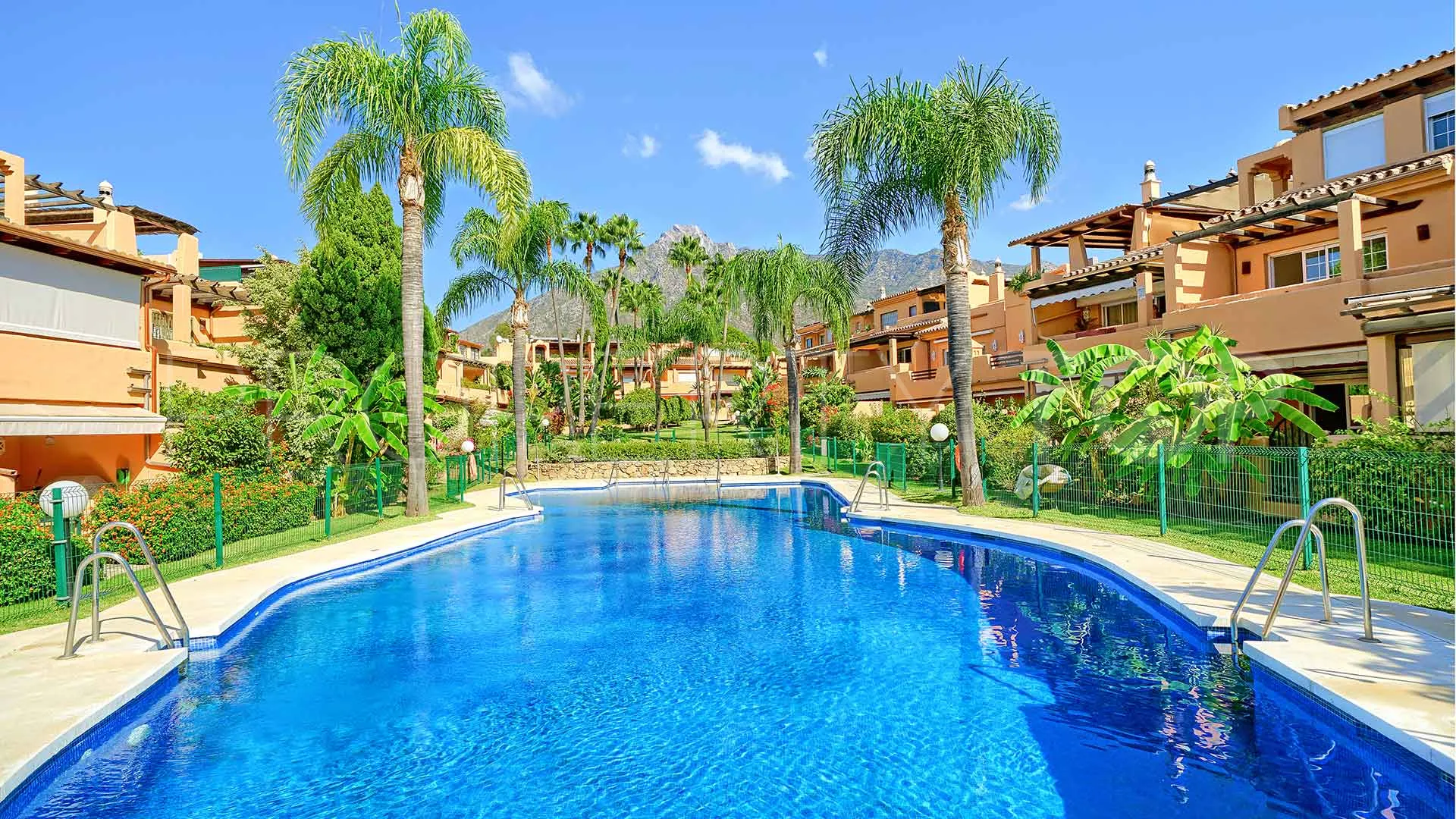 For sale Oasis de Nagüeles 4 bedrooms town house