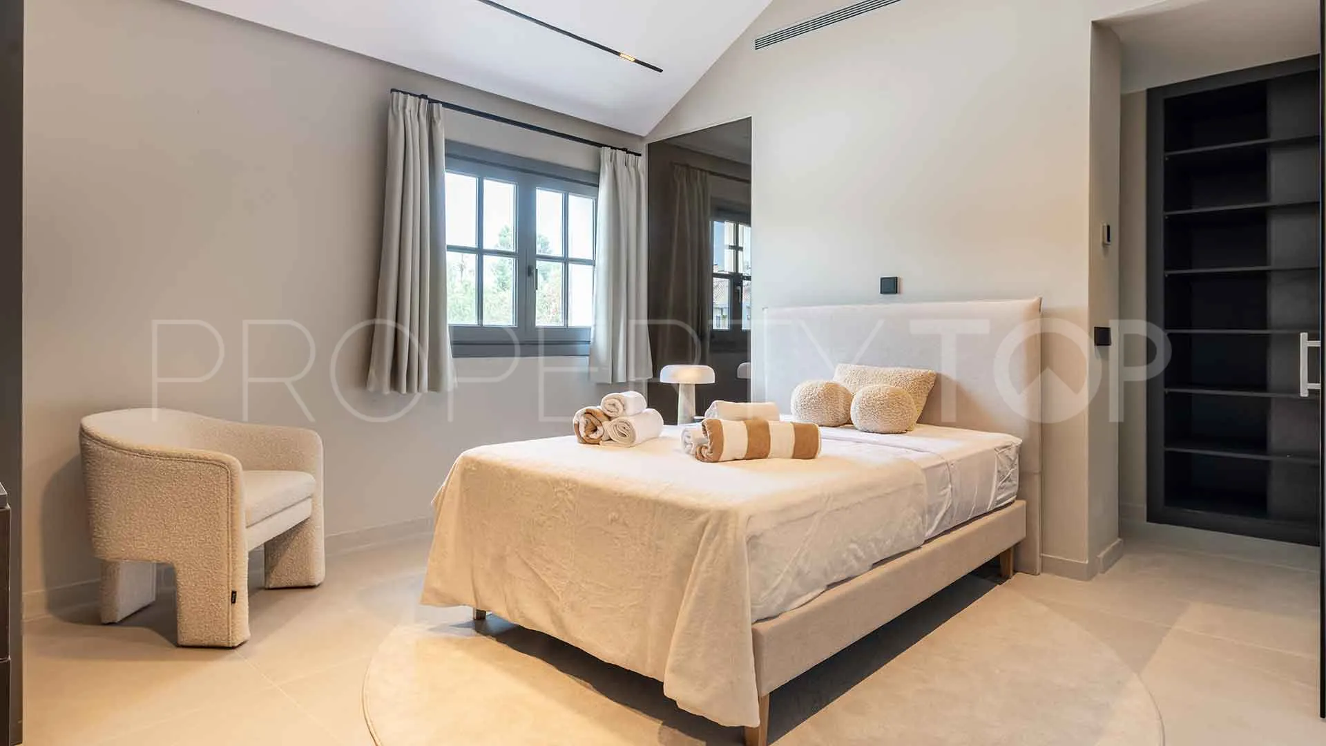 For sale villa with 5 bedrooms in Atalaya Golf