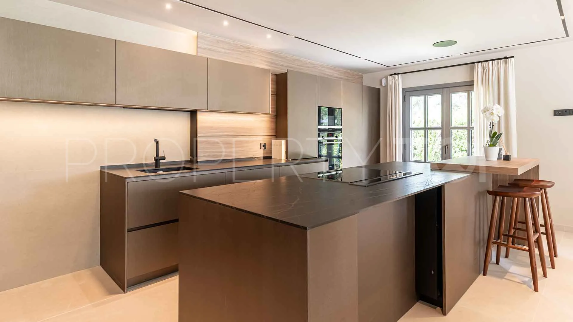 For sale villa with 5 bedrooms in Atalaya Golf