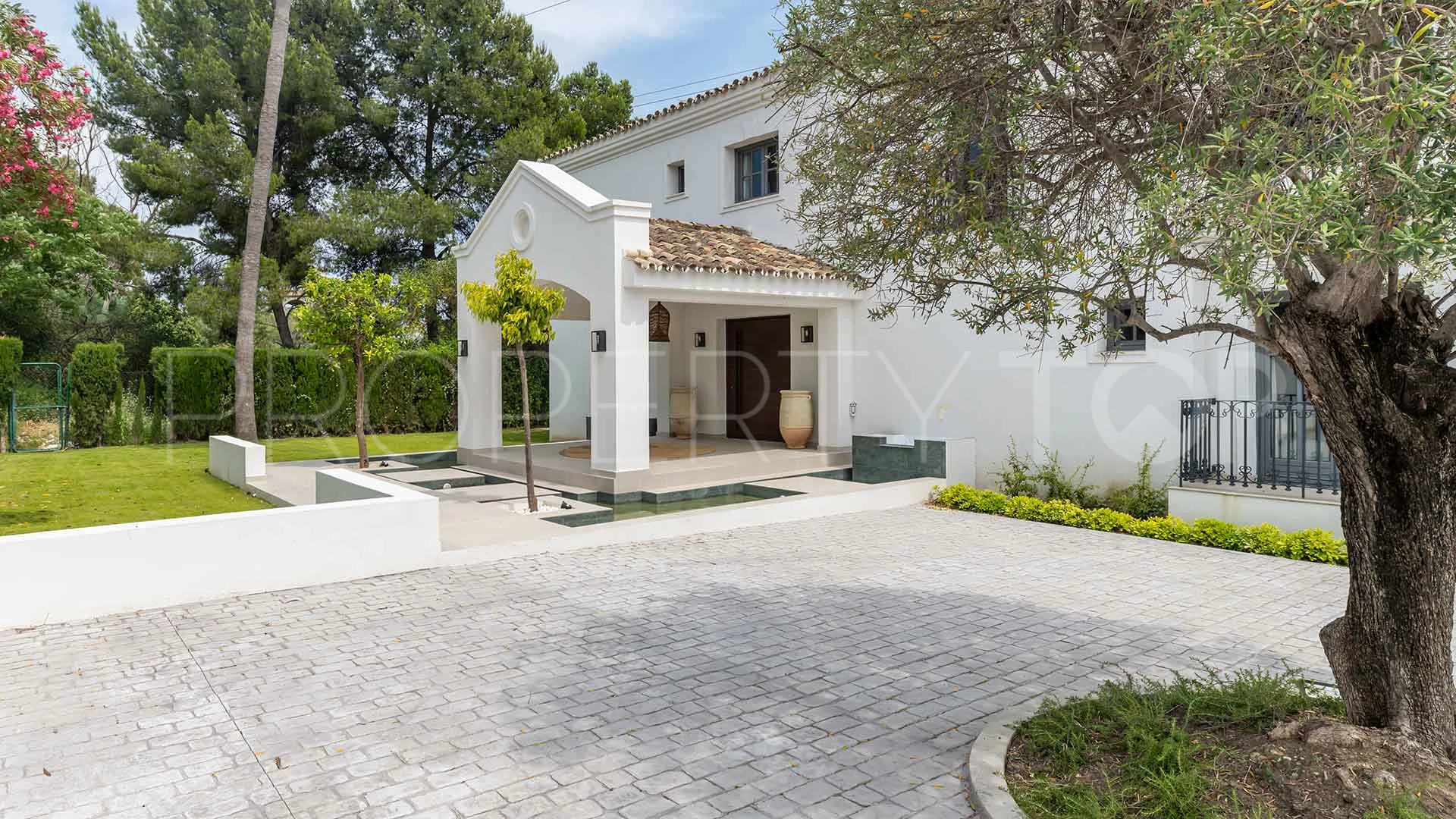 For sale villa with 5 bedrooms in Atalaya Golf