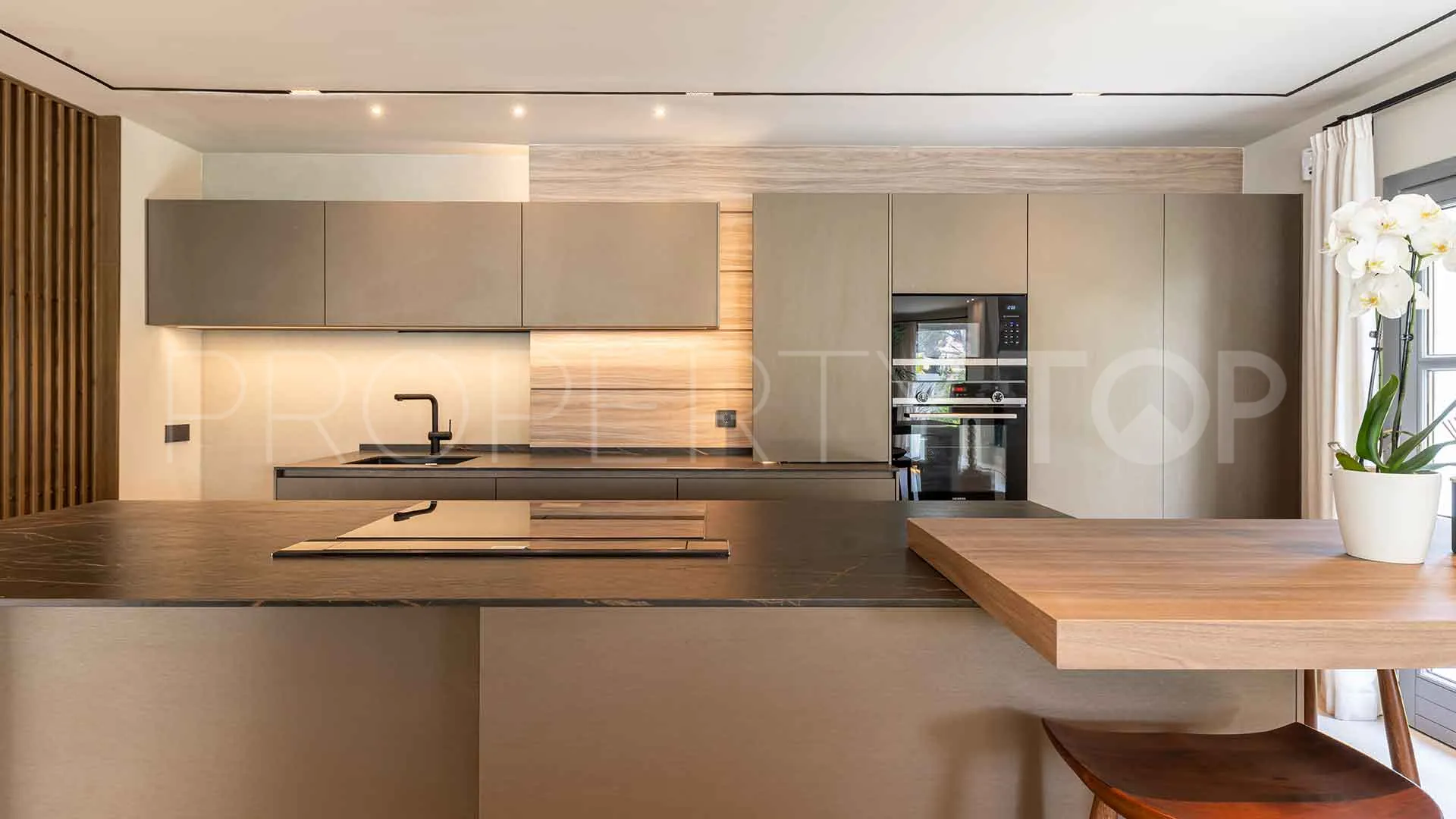 For sale villa with 5 bedrooms in Atalaya Golf