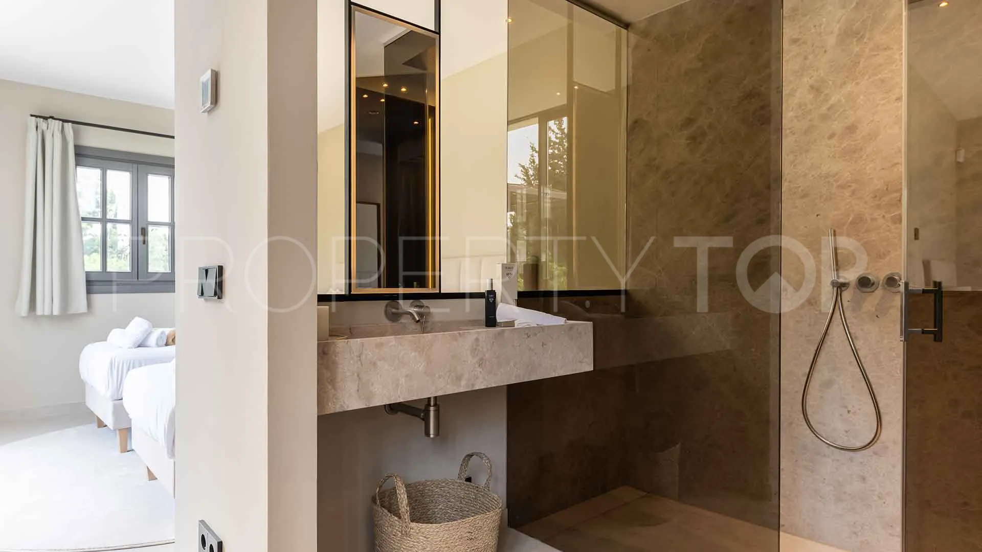For sale villa with 5 bedrooms in Atalaya Golf