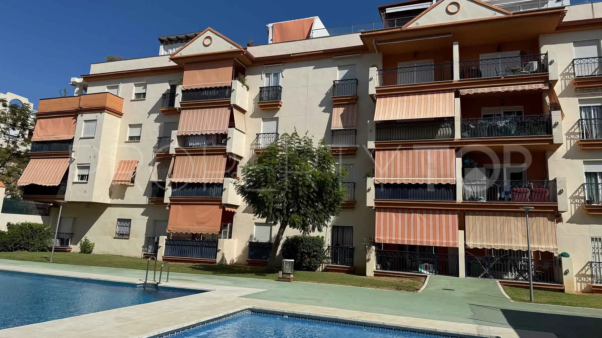 Se vende Ático en Estepona Centro con 4 dormitorios