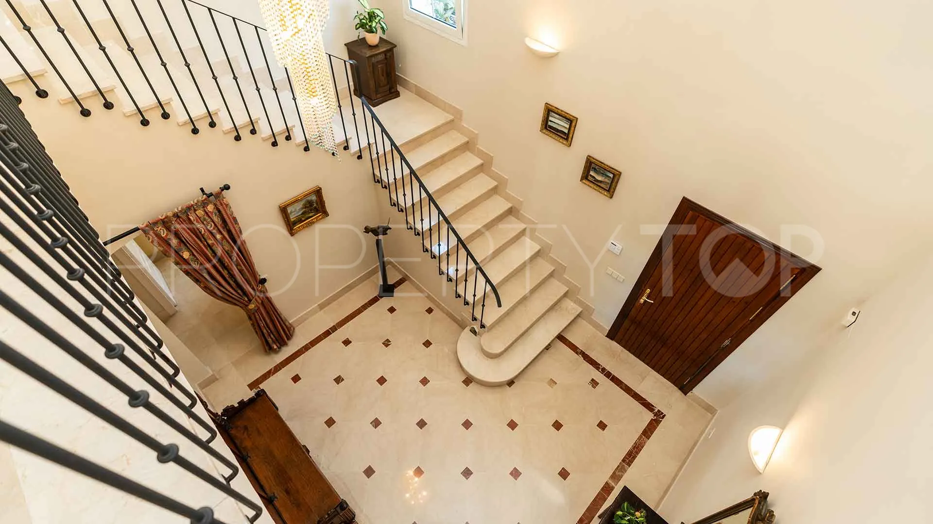 Villa for sale in Sierra Blanca with 5 bedrooms