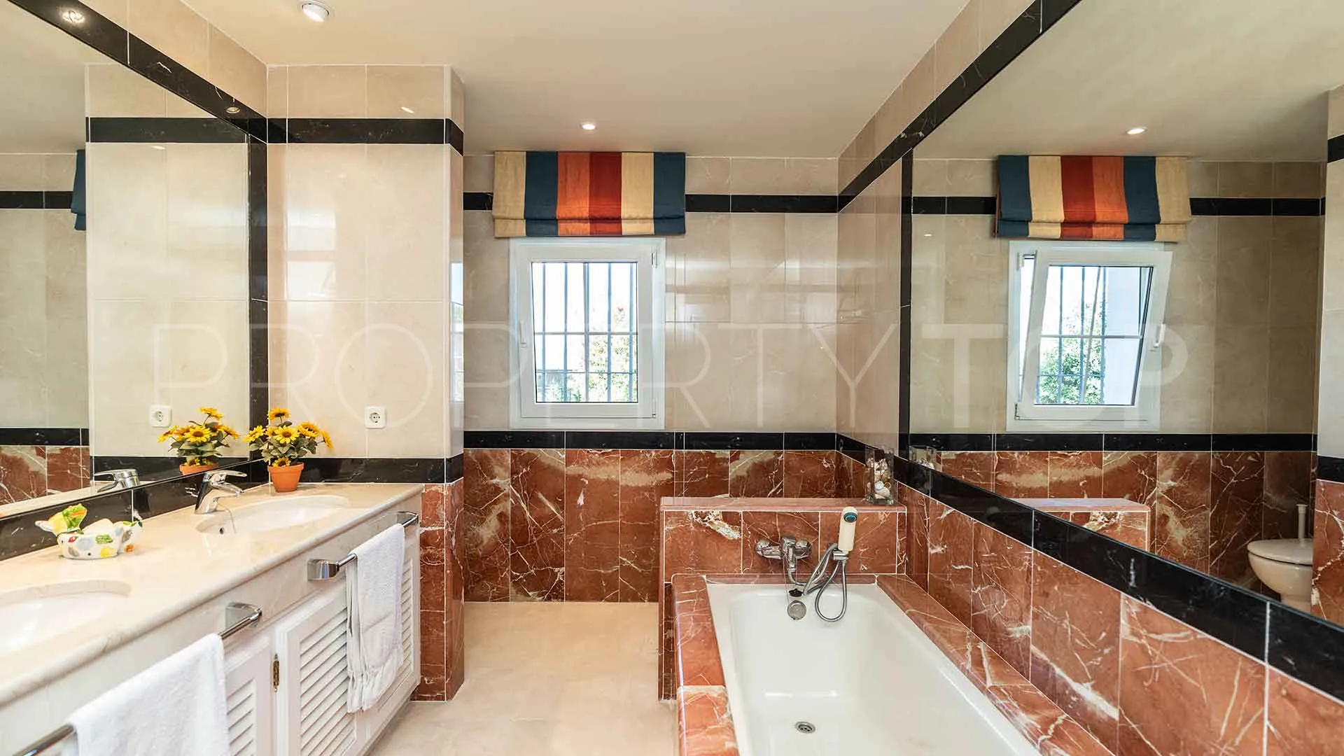 Villa for sale in Sierra Blanca with 5 bedrooms