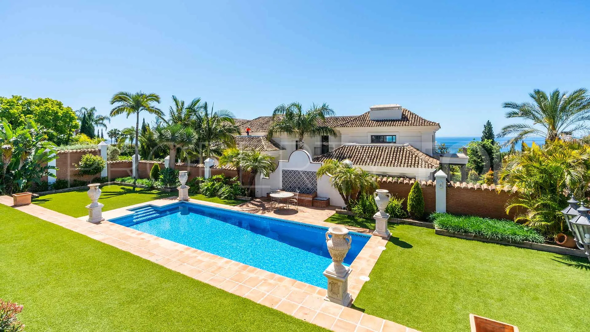 Villa for sale in Sierra Blanca with 5 bedrooms