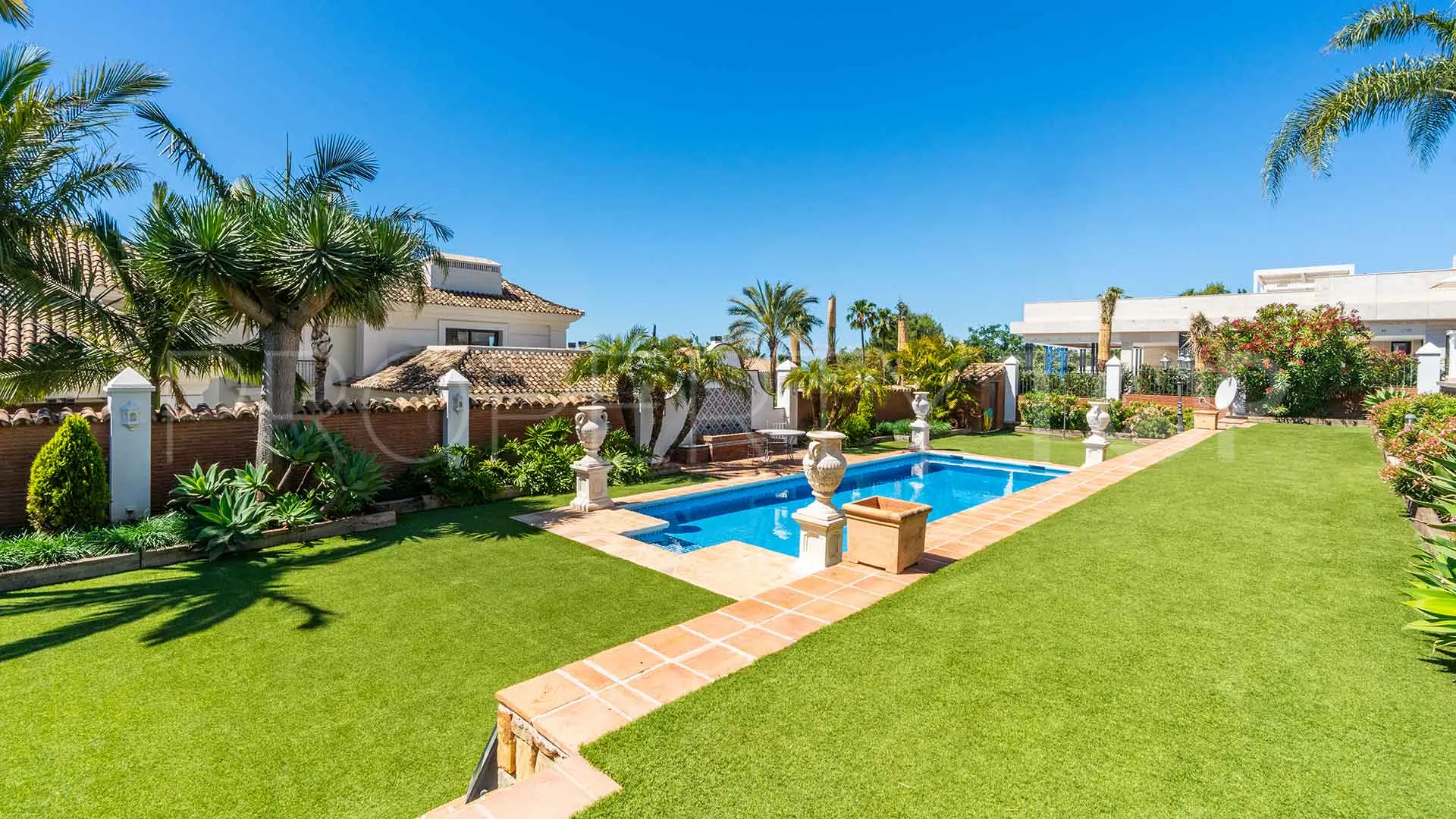 Villa for sale in Sierra Blanca with 5 bedrooms
