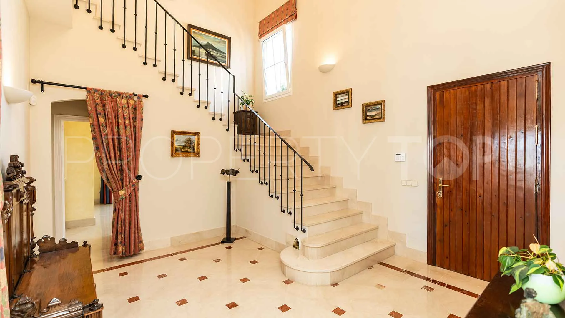 Villa for sale in Sierra Blanca with 5 bedrooms