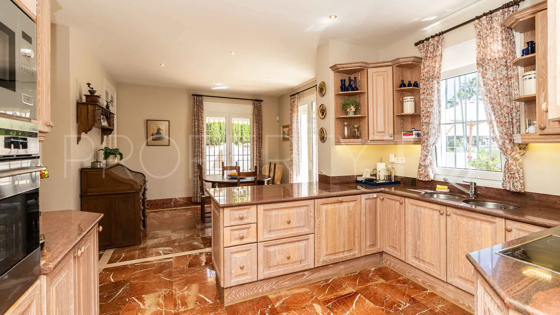 Villa for sale in Sierra Blanca with 5 bedrooms
