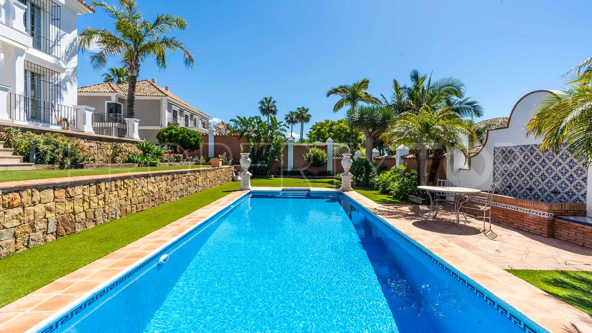 Villa for sale in Sierra Blanca with 5 bedrooms