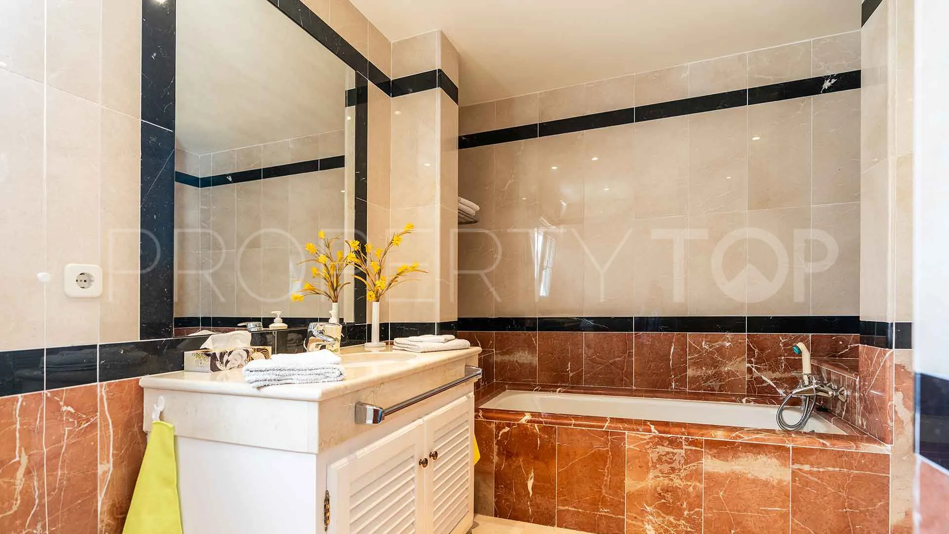 Villa for sale in Sierra Blanca with 5 bedrooms