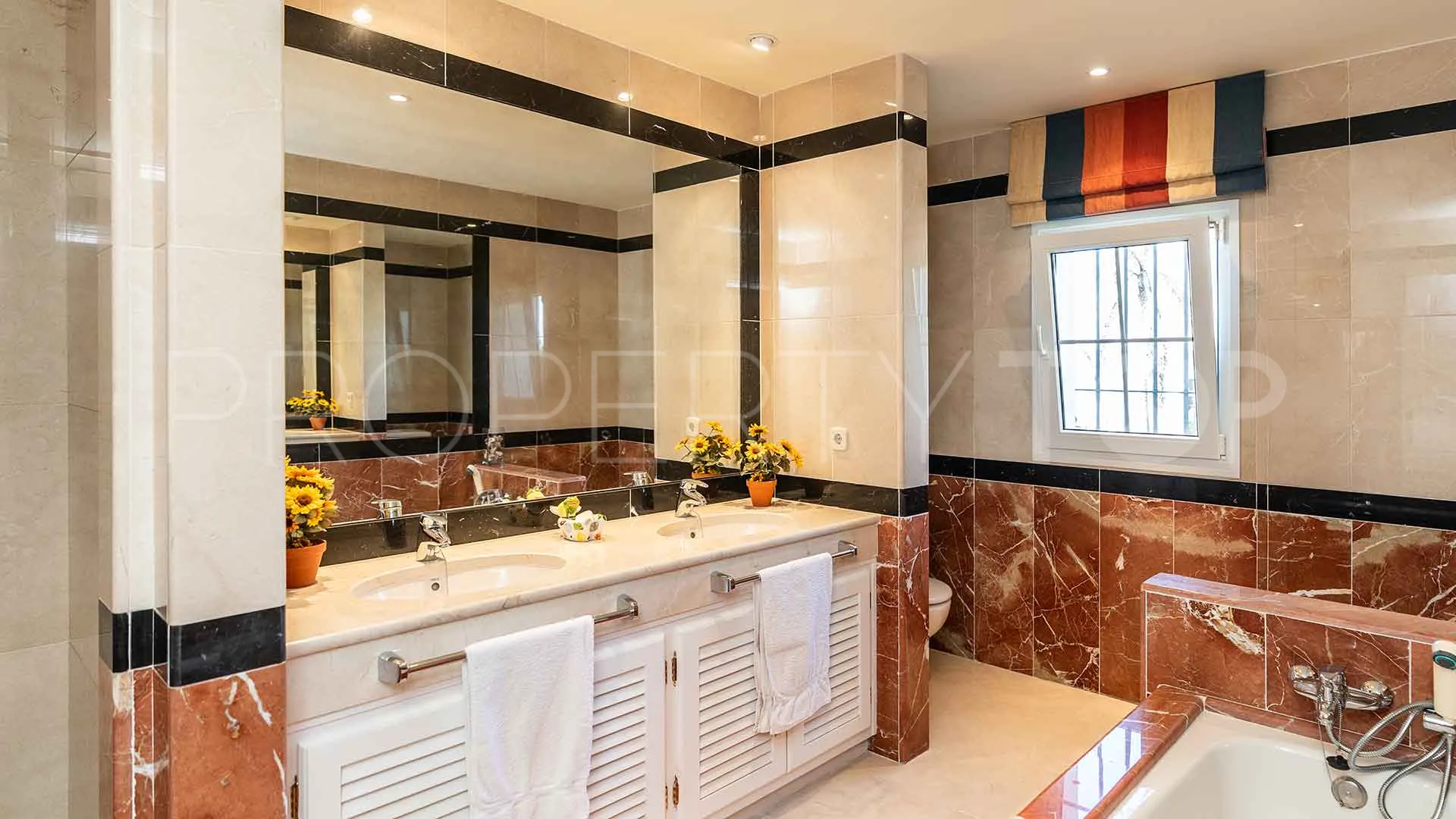 Villa for sale in Sierra Blanca with 5 bedrooms