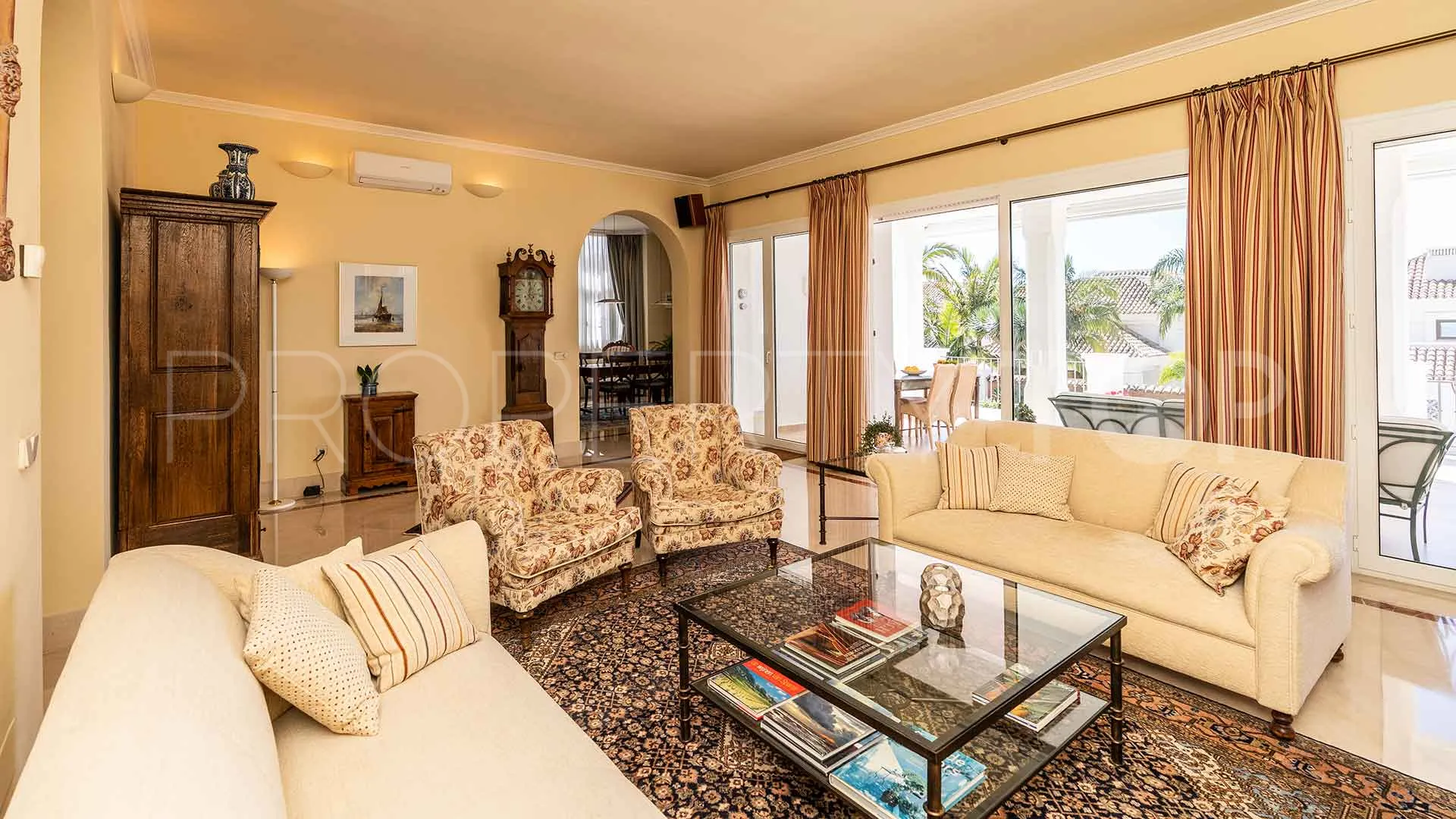 Villa for sale in Sierra Blanca with 5 bedrooms