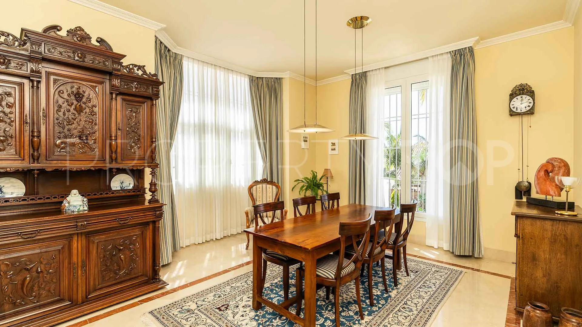 Villa for sale in Sierra Blanca with 5 bedrooms