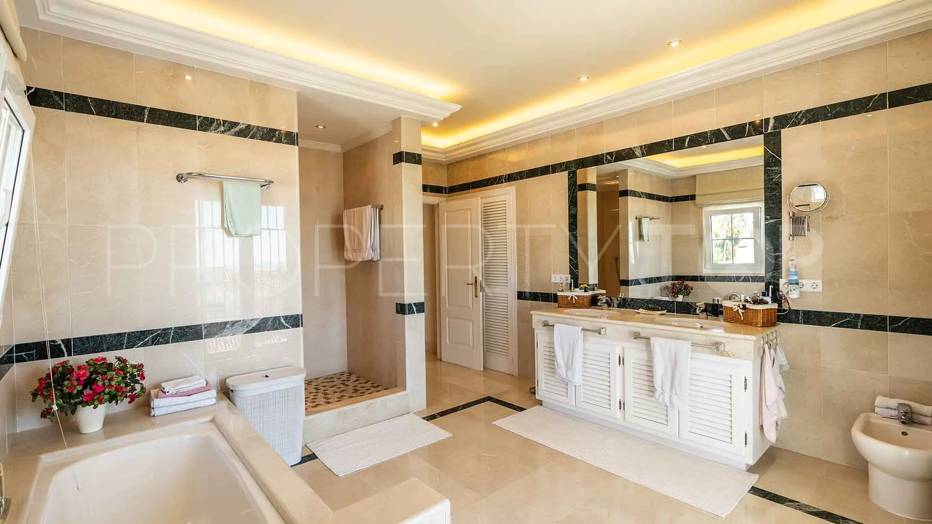 Villa for sale in Sierra Blanca with 5 bedrooms