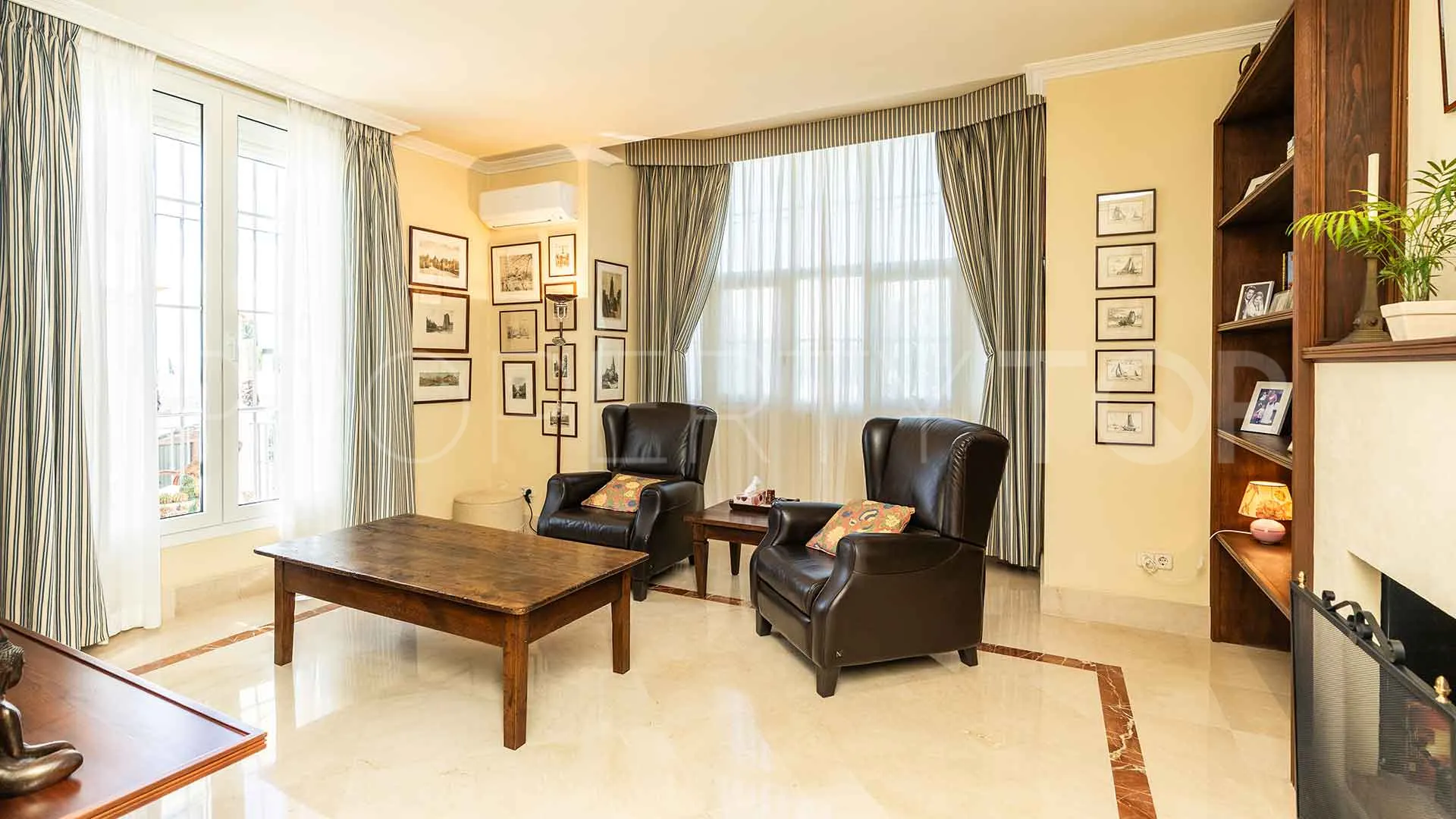 Villa for sale in Sierra Blanca with 5 bedrooms