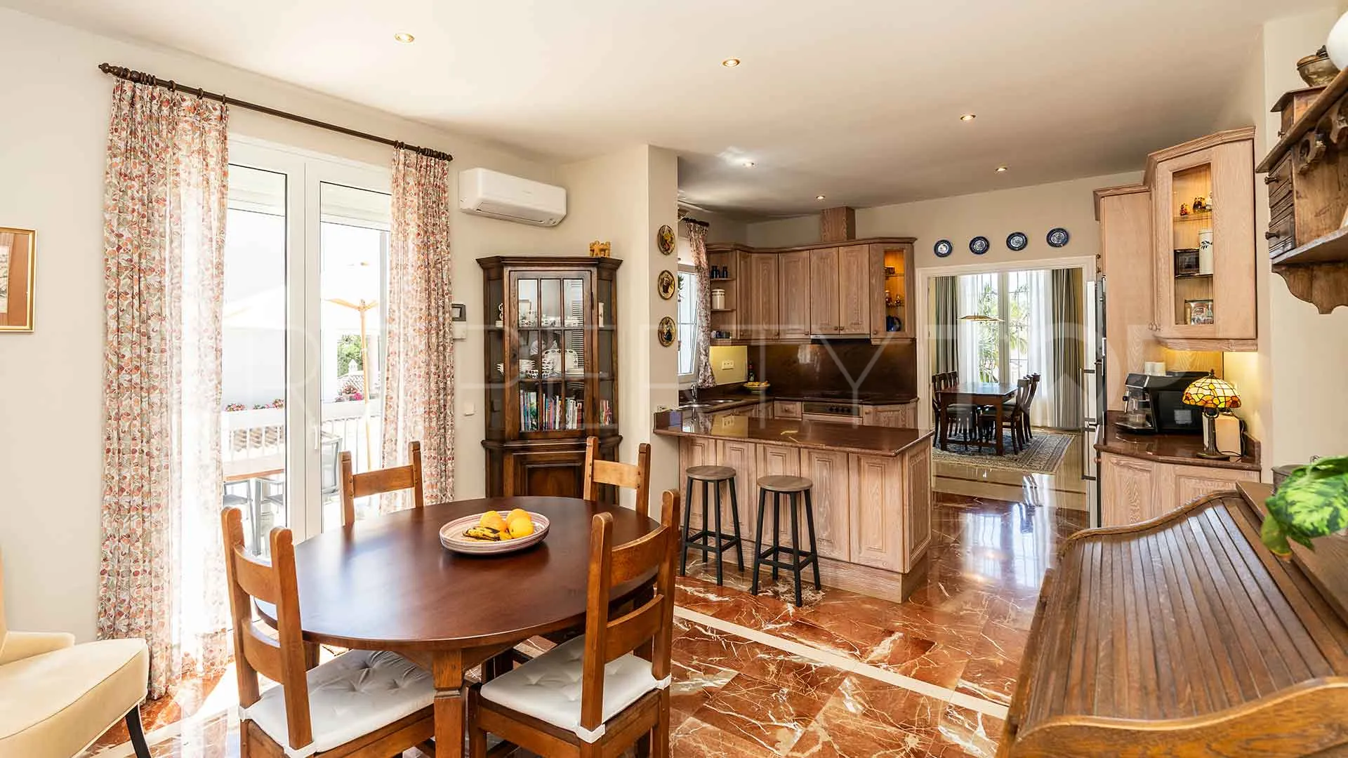 Villa for sale in Sierra Blanca with 5 bedrooms