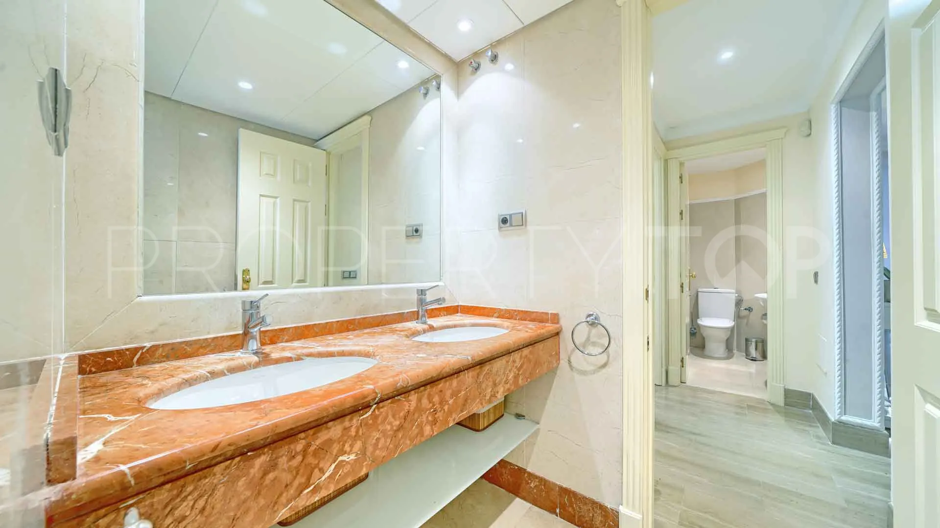 Se vende apartamento en Condado de Sierra Blanca de 3 dormitorios