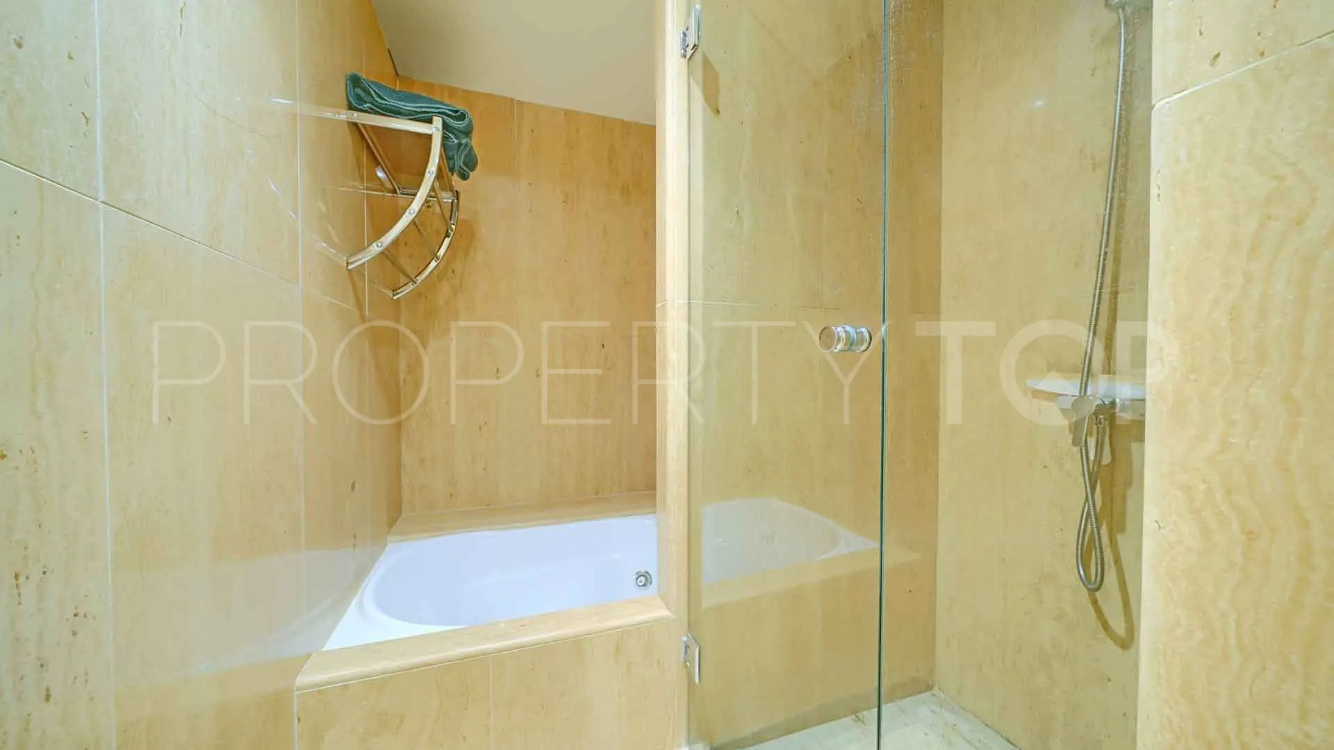 Se vende apartamento en Condado de Sierra Blanca de 3 dormitorios