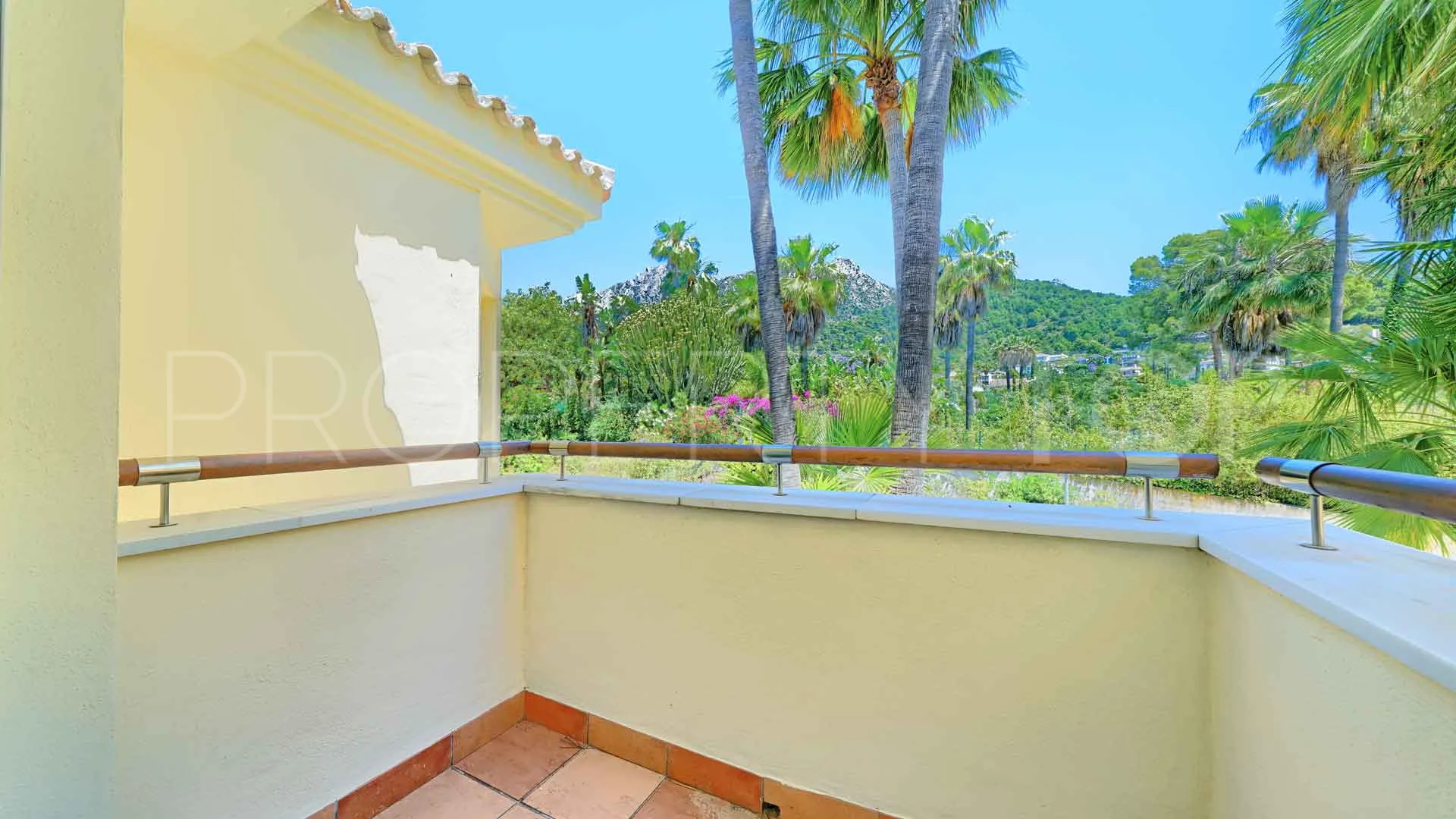 Se vende apartamento en Condado de Sierra Blanca de 3 dormitorios