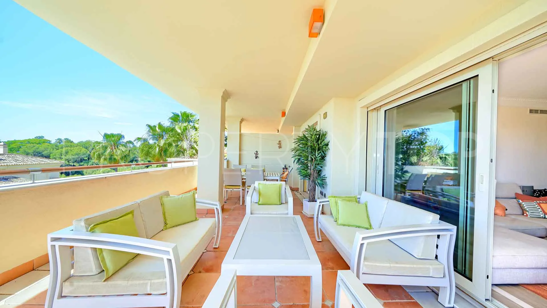 Se vende apartamento en Condado de Sierra Blanca de 3 dormitorios