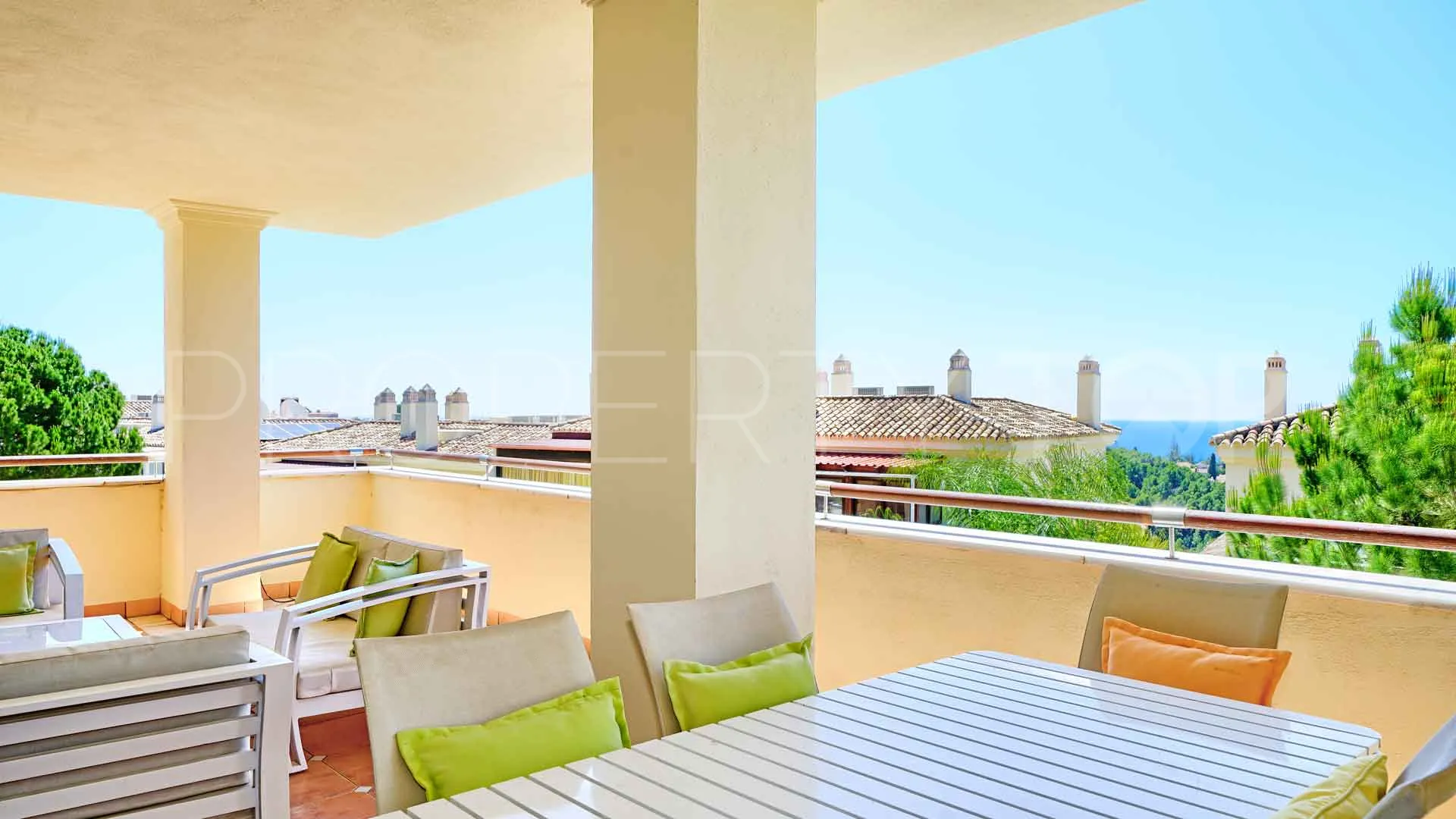 Se vende apartamento en Condado de Sierra Blanca de 3 dormitorios
