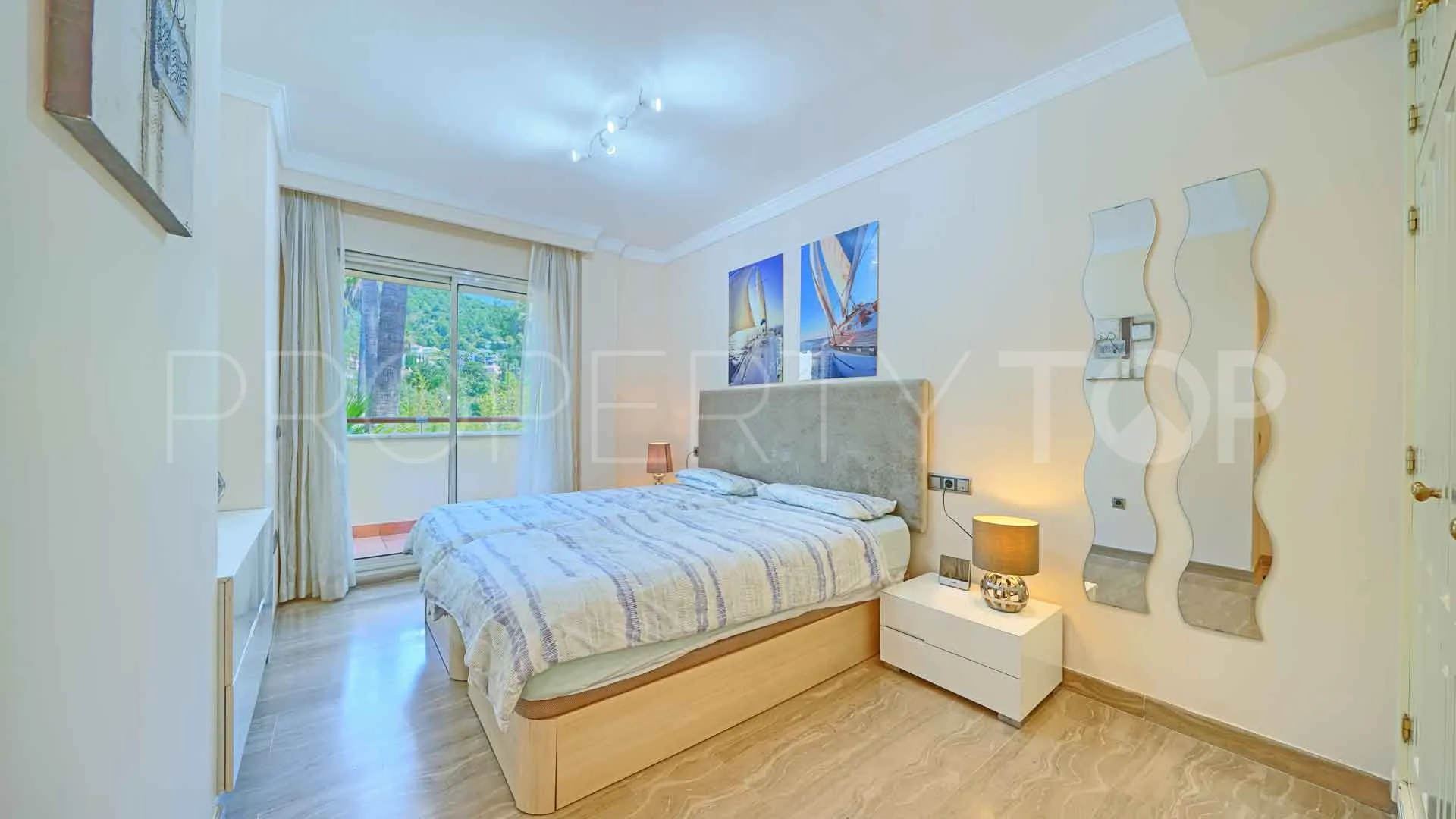 Se vende apartamento en Condado de Sierra Blanca de 3 dormitorios