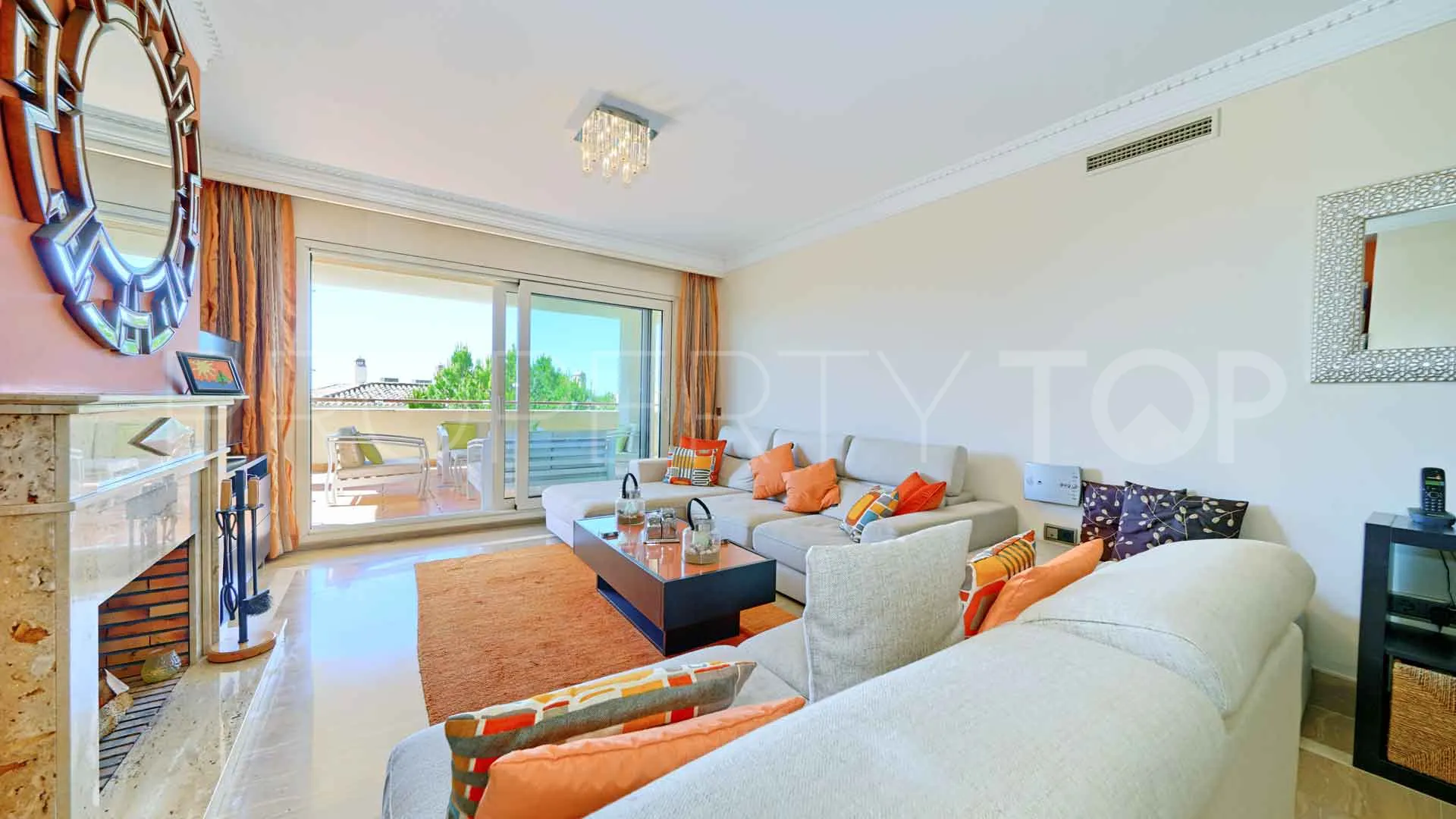 Se vende apartamento en Condado de Sierra Blanca de 3 dormitorios